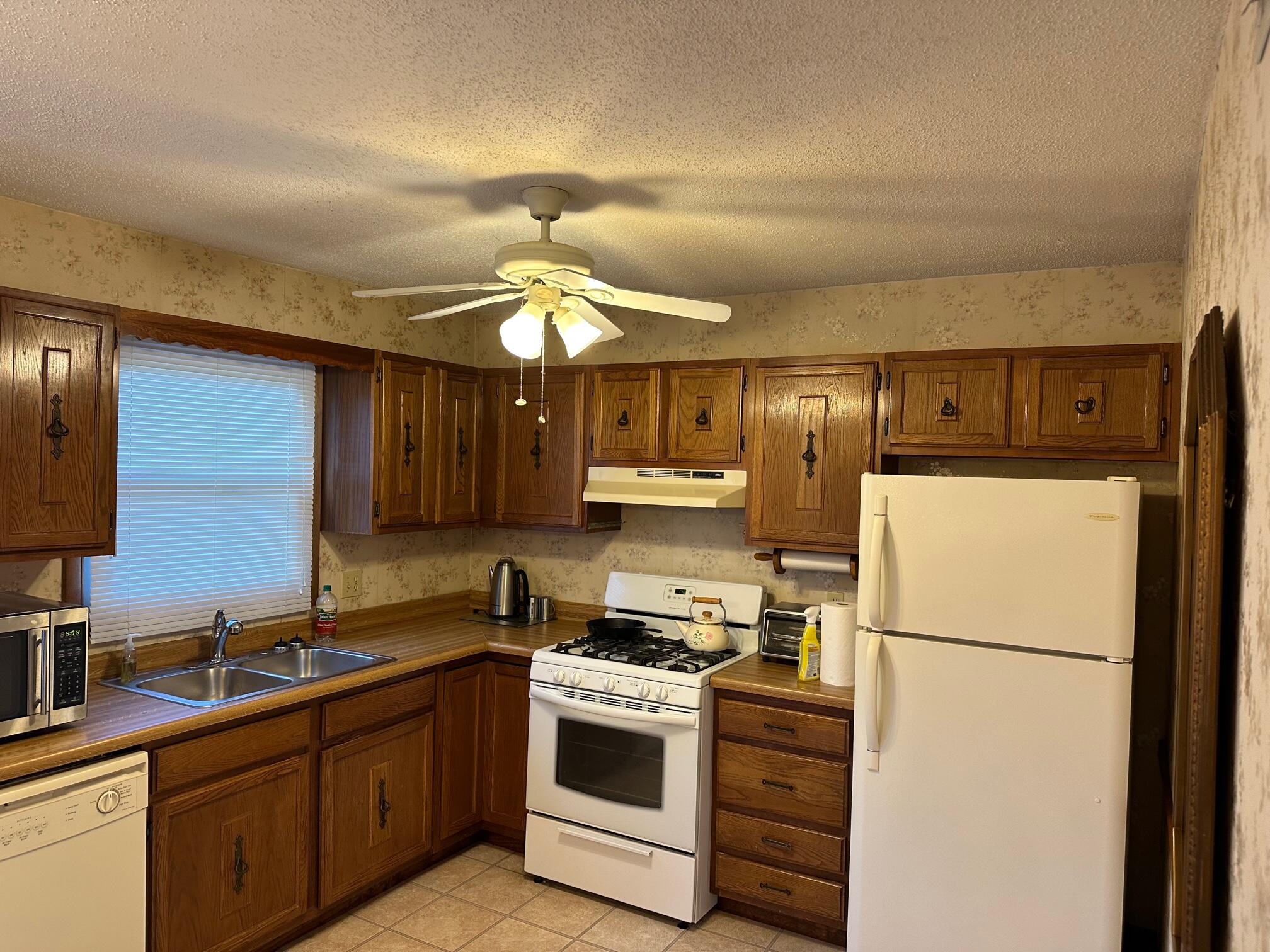 1476 Highway 126, A-5