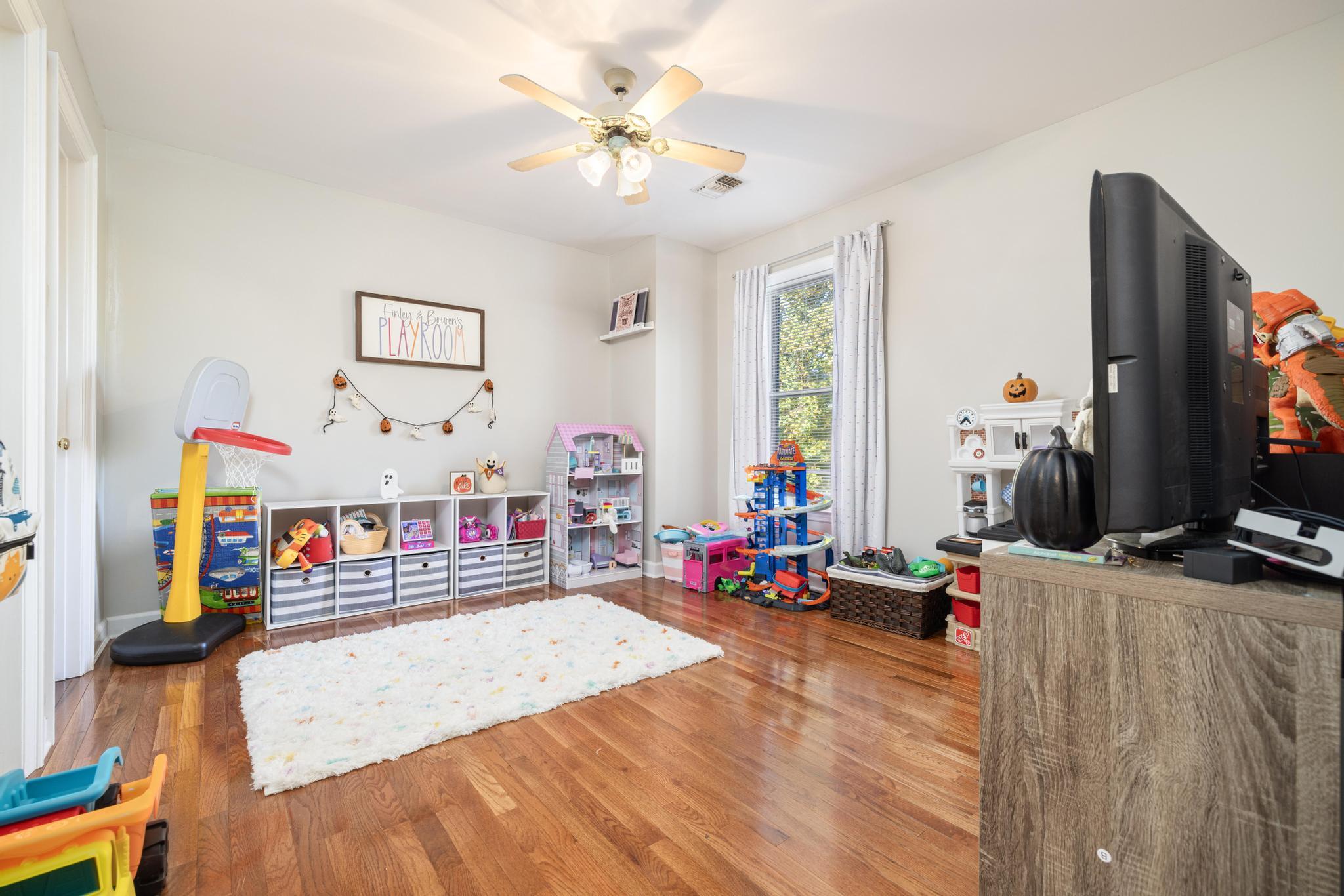 2030 West Manor Court, 2030