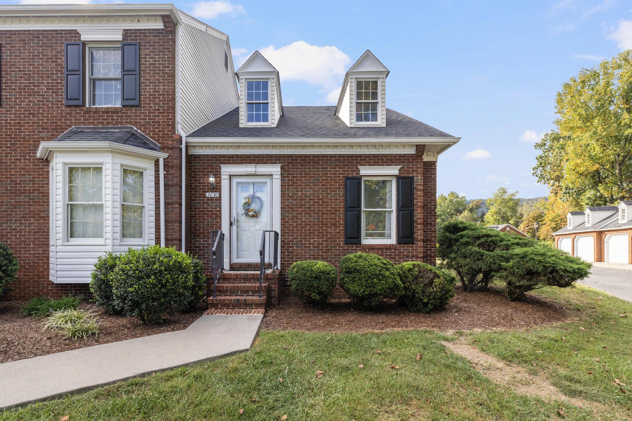 2030 West Manor Court, 2030