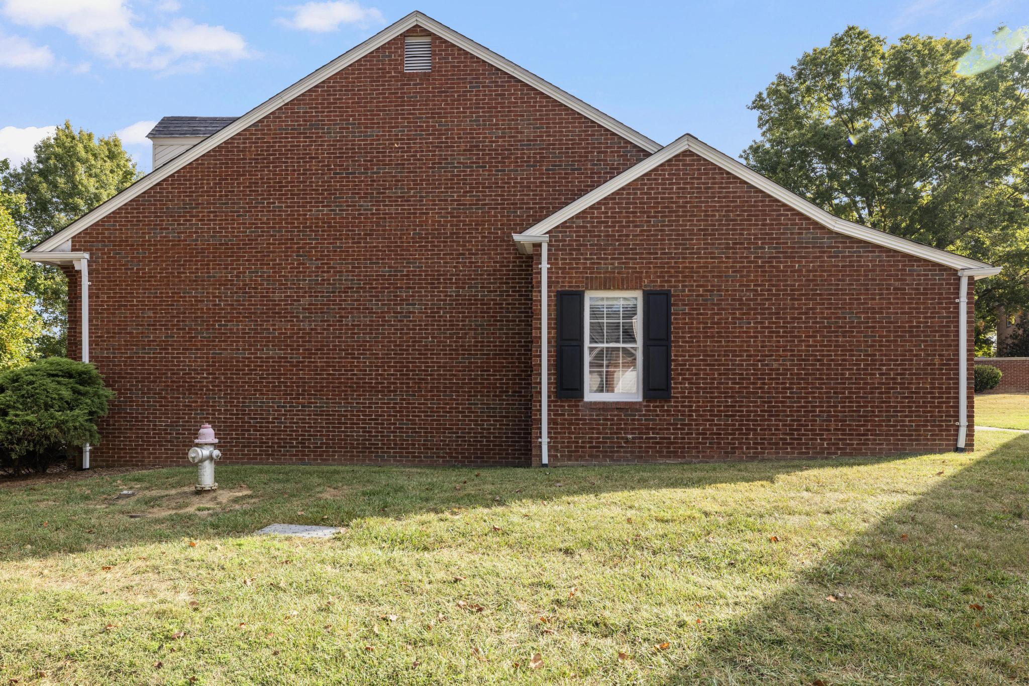 2030 West Manor Court, 2030