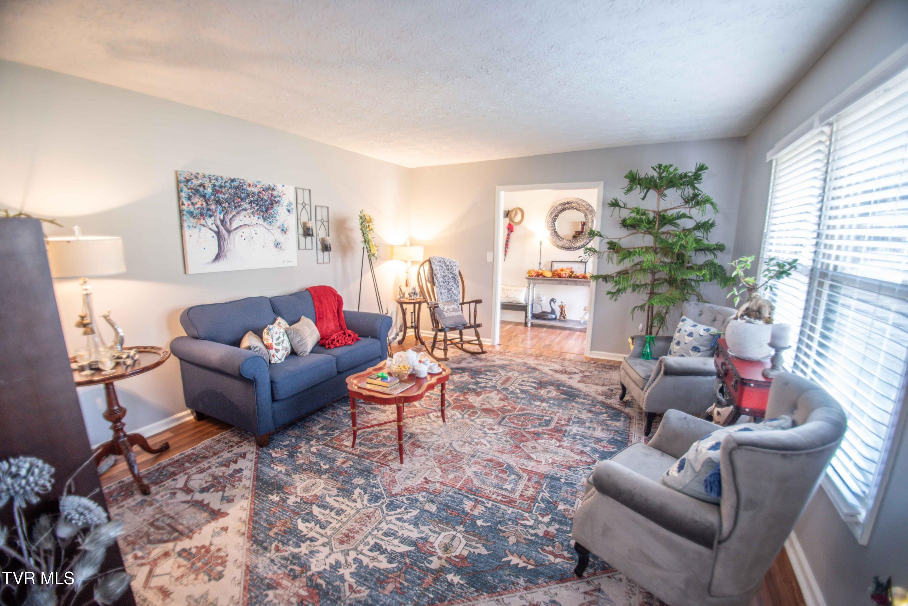 128 Meadow Glade Circle