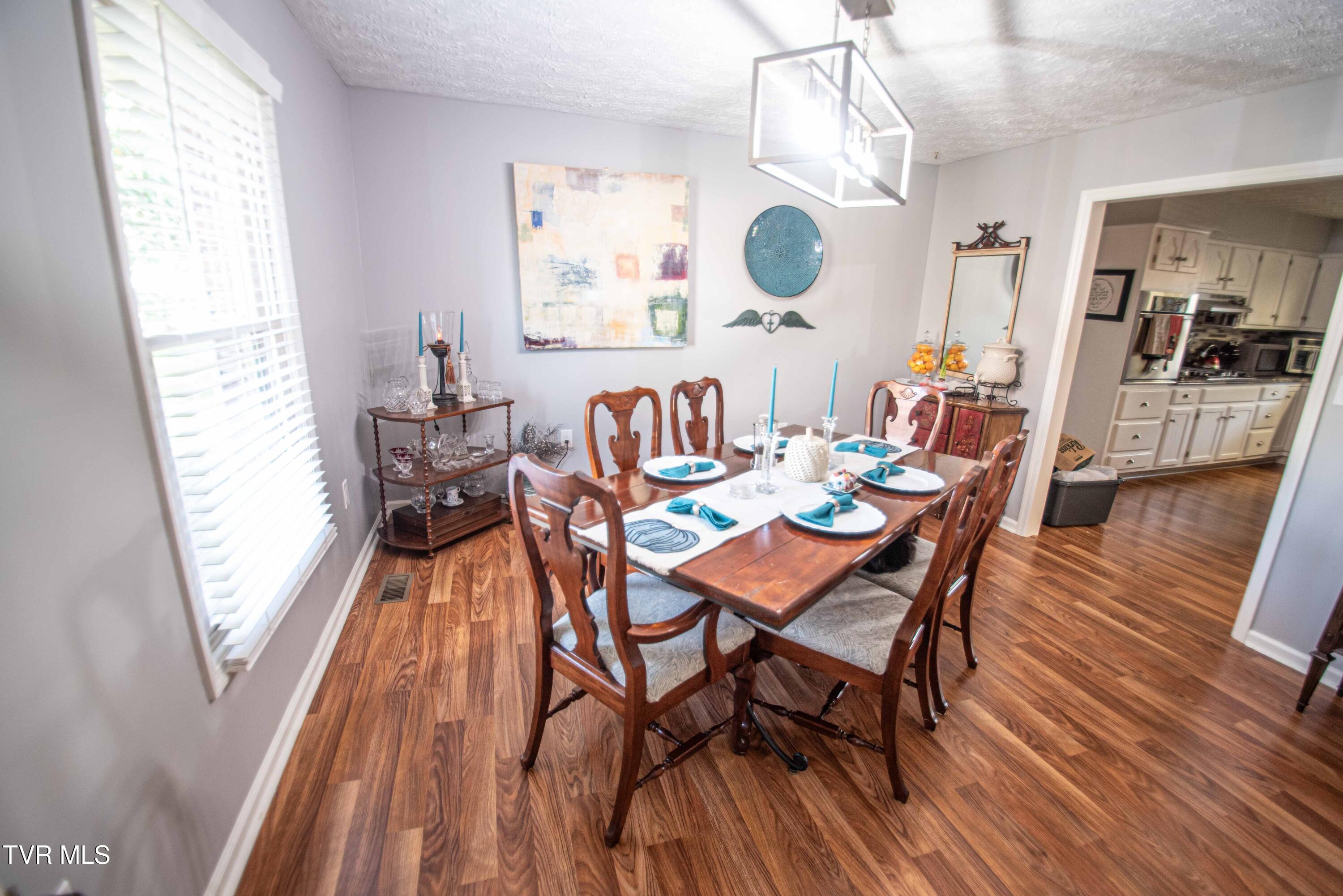 128 Meadow Glade Circle