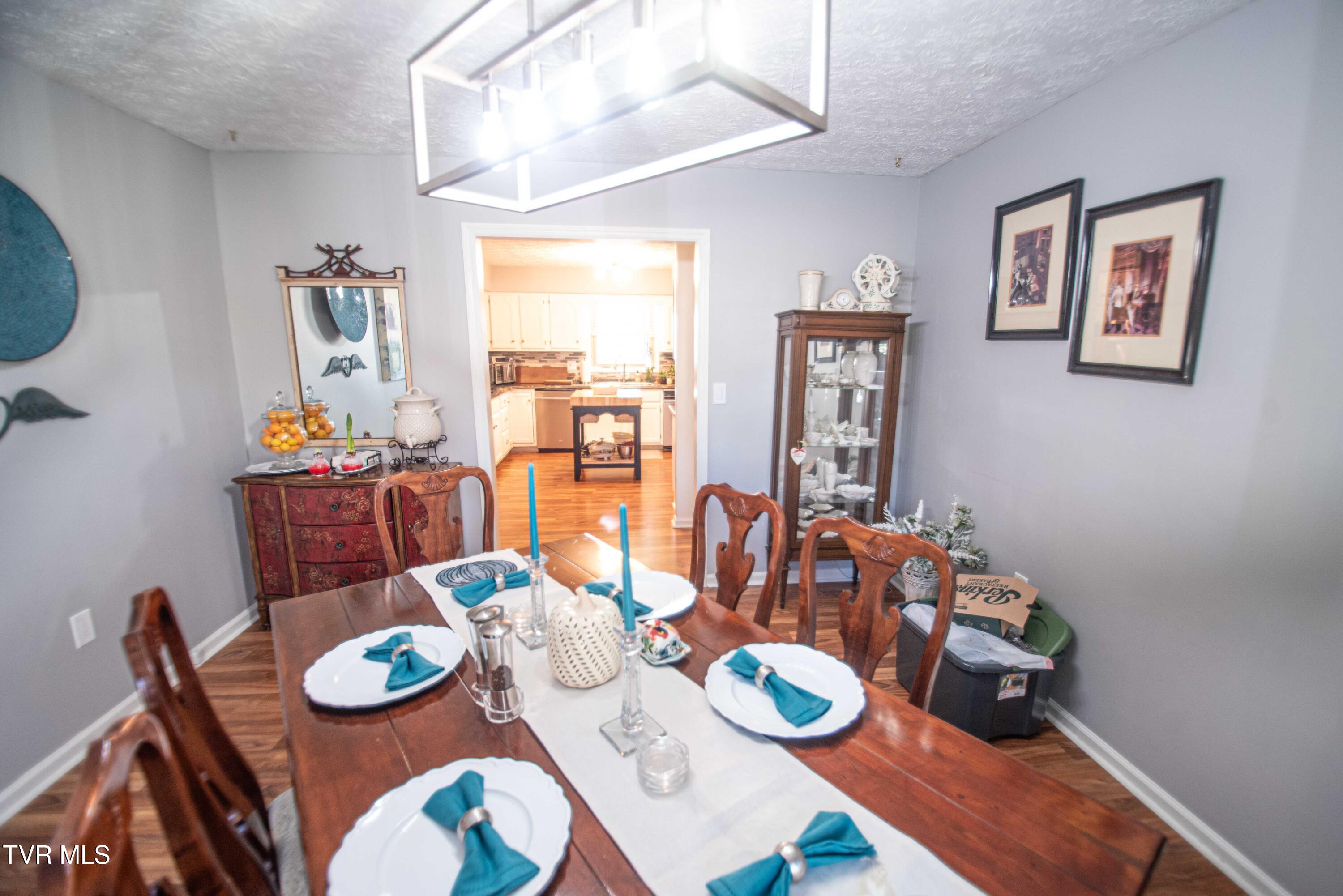 128 Meadow Glade Circle