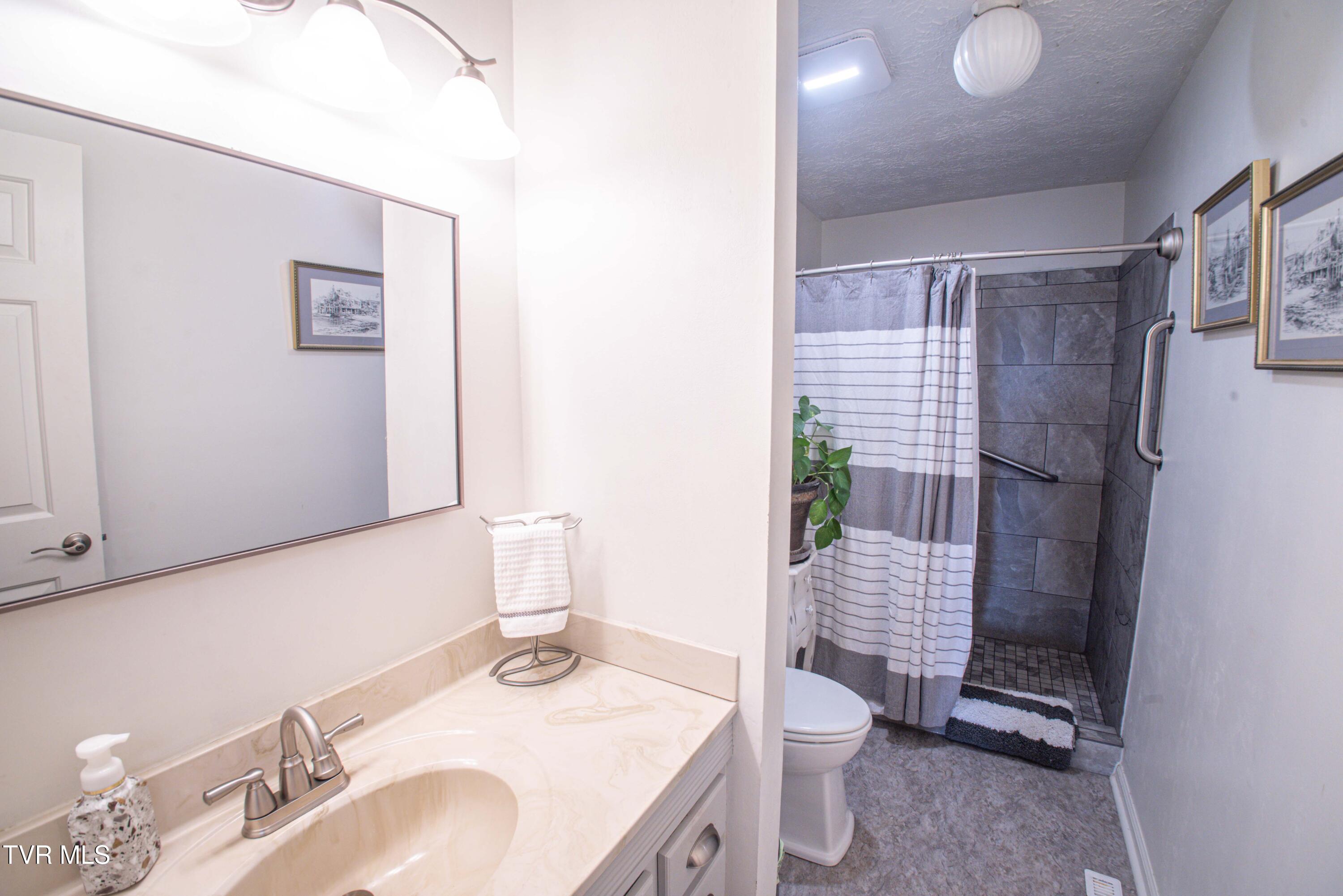 128 Meadow Glade Circle