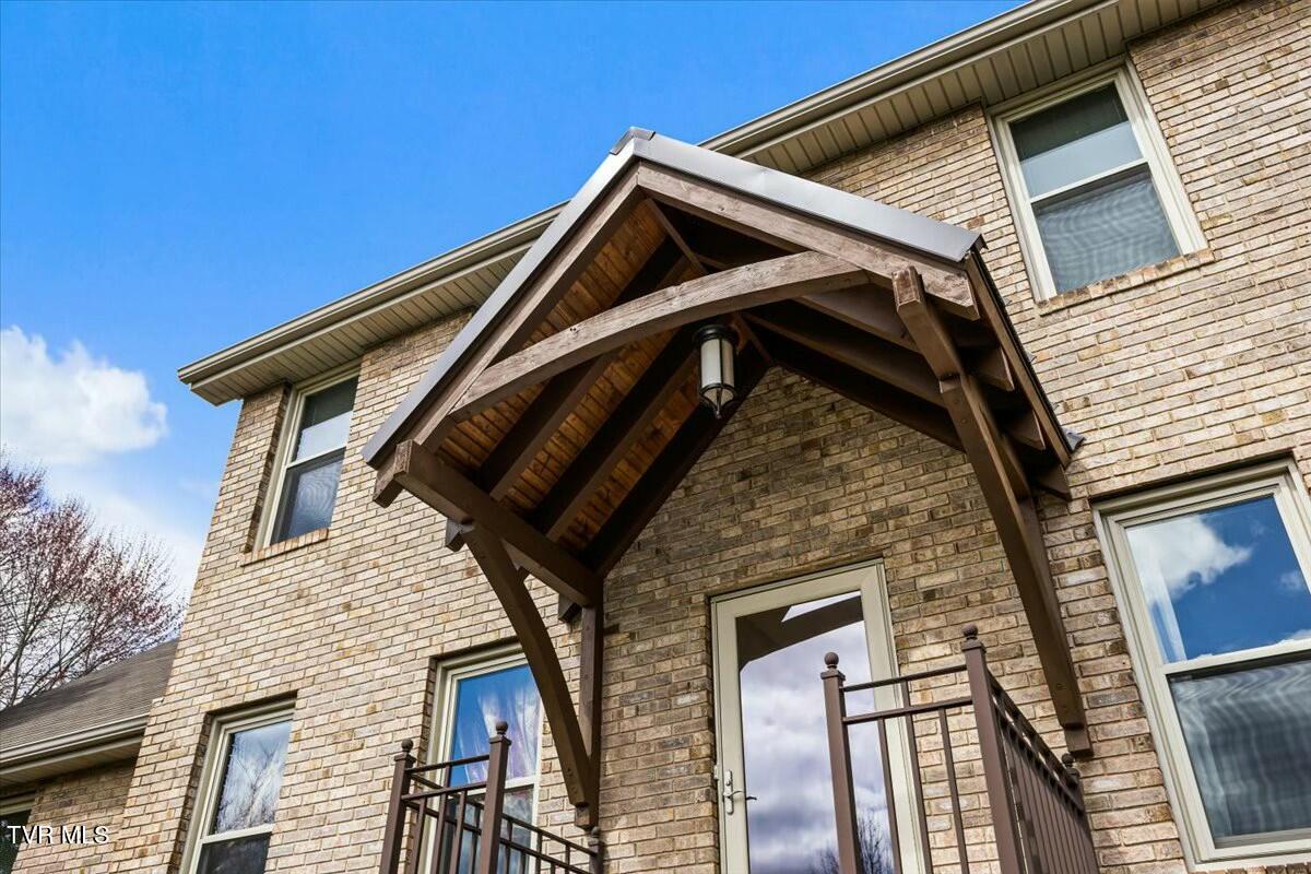 1712 Cooks Valley Road