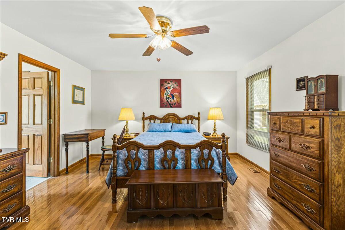 1712 Cooks Valley Road