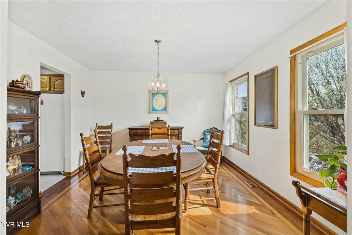 1712 Cooks Valley Road