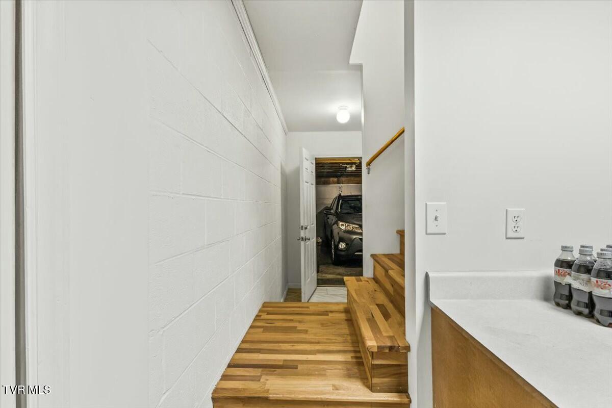 1712 Cooks Valley Road