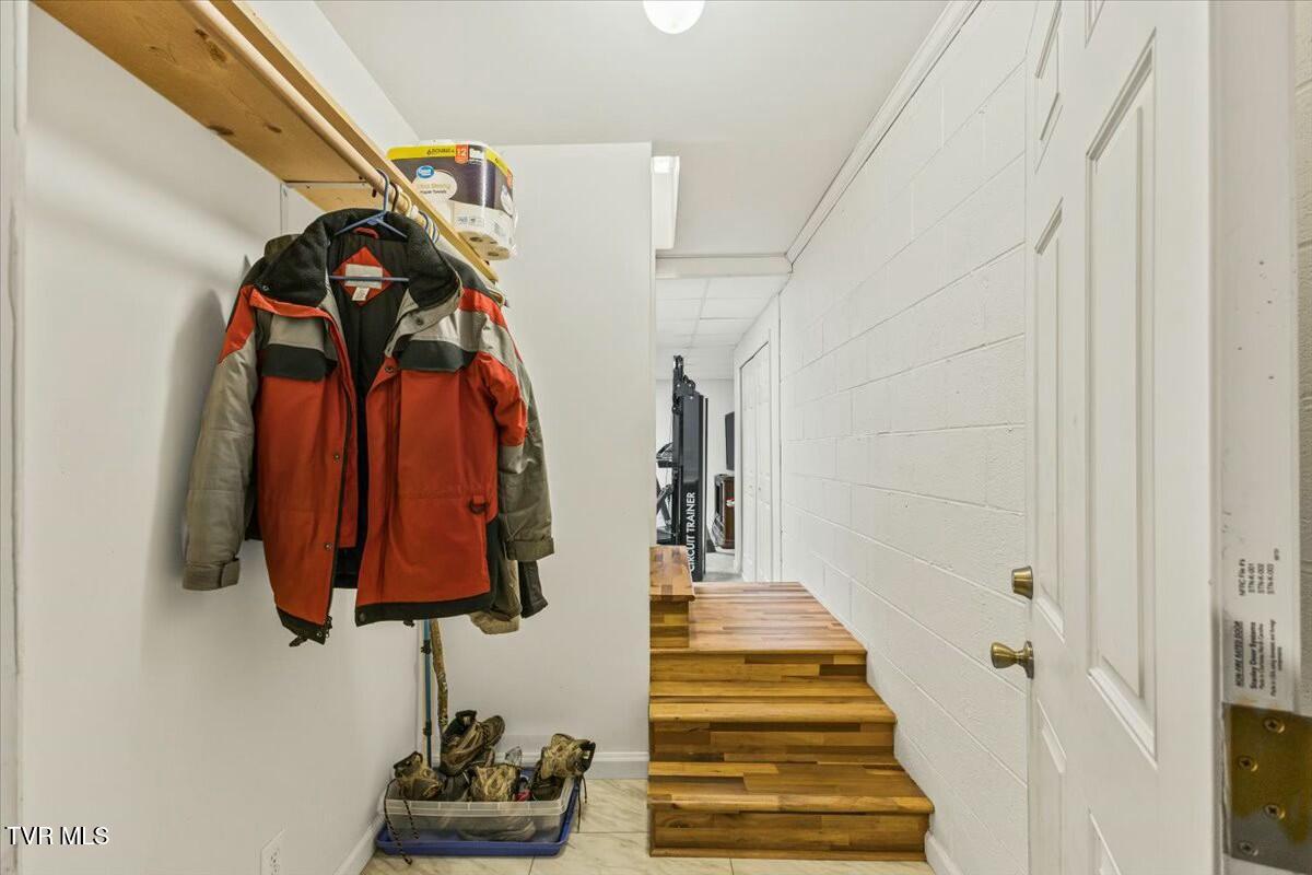 1712 Cooks Valley Road