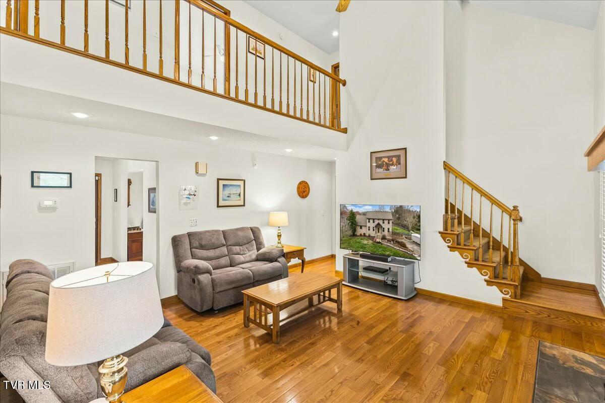 1712 Cooks Valley Road