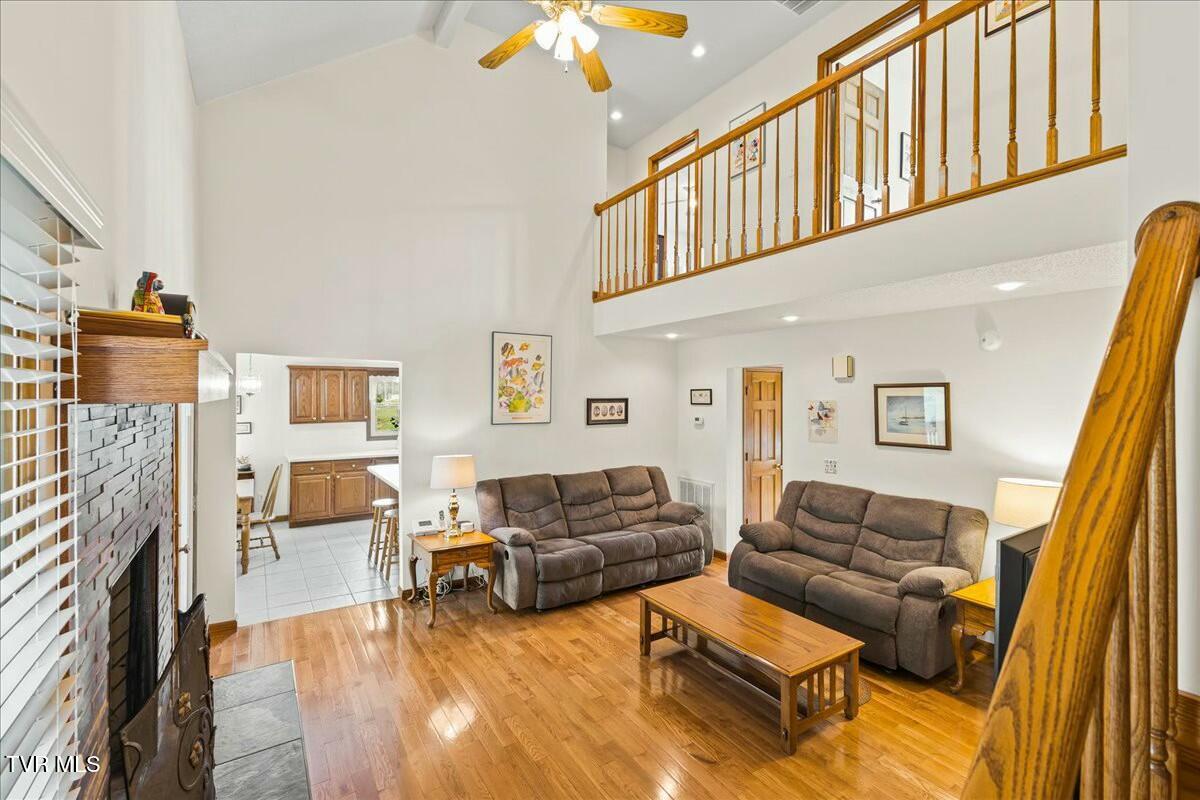 1712 Cooks Valley Road