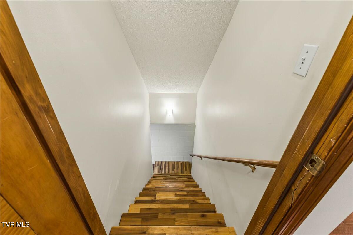 1712 Cooks Valley Road