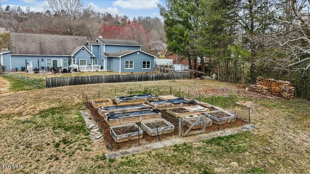 1712 Cooks Valley Road