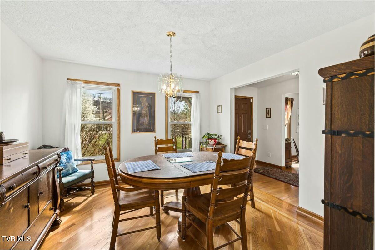 1712 Cooks Valley Road