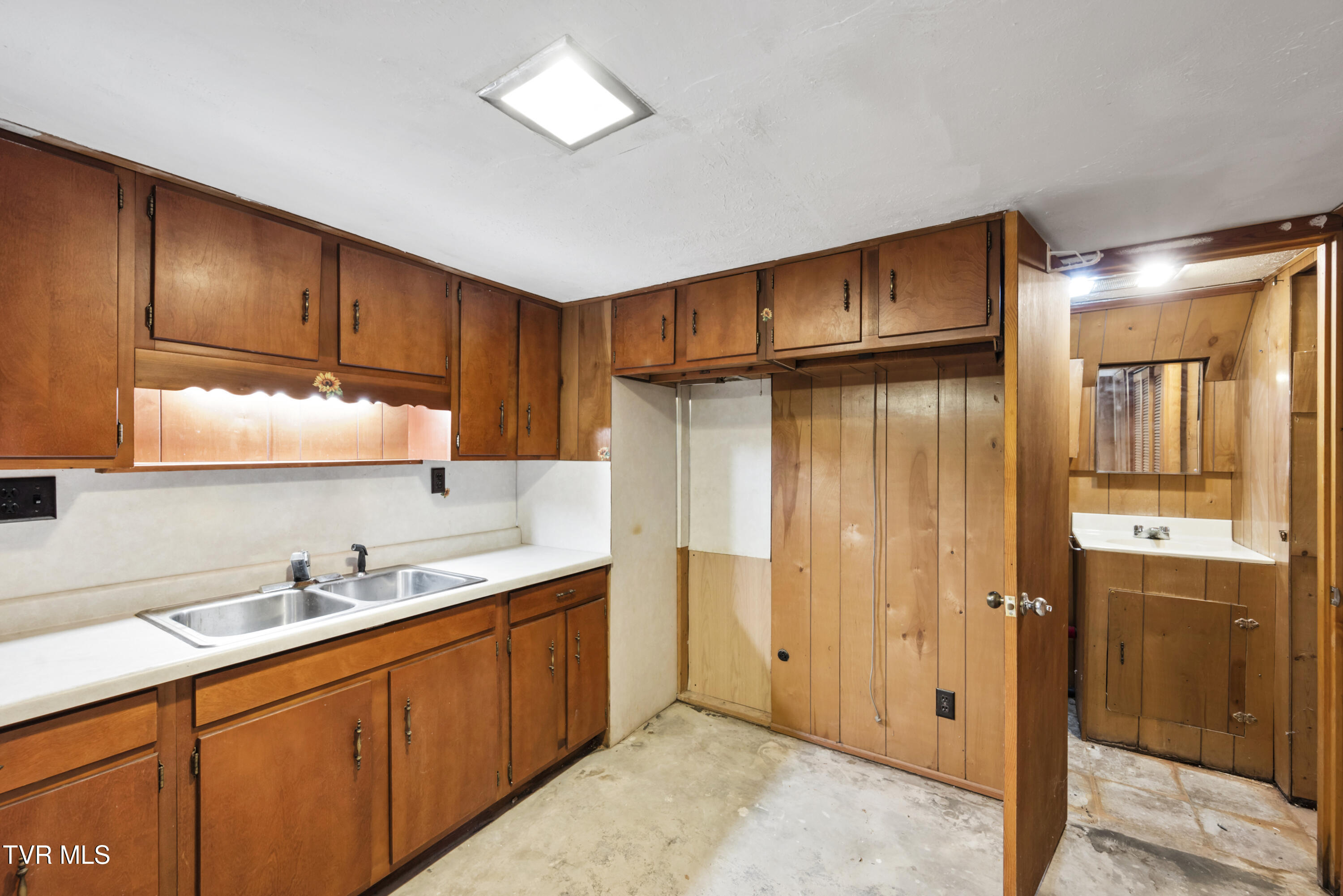 7357 White Pine Circle