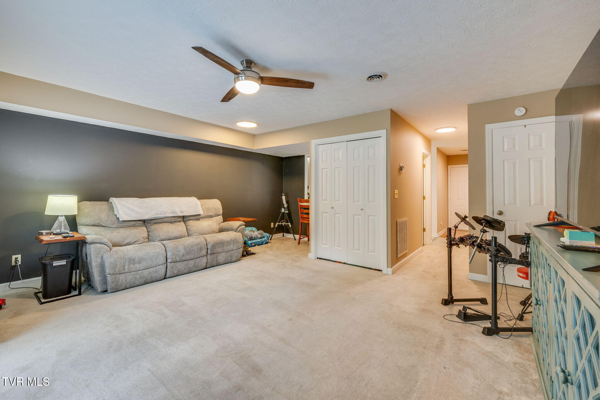 461 Eastley Court, 5