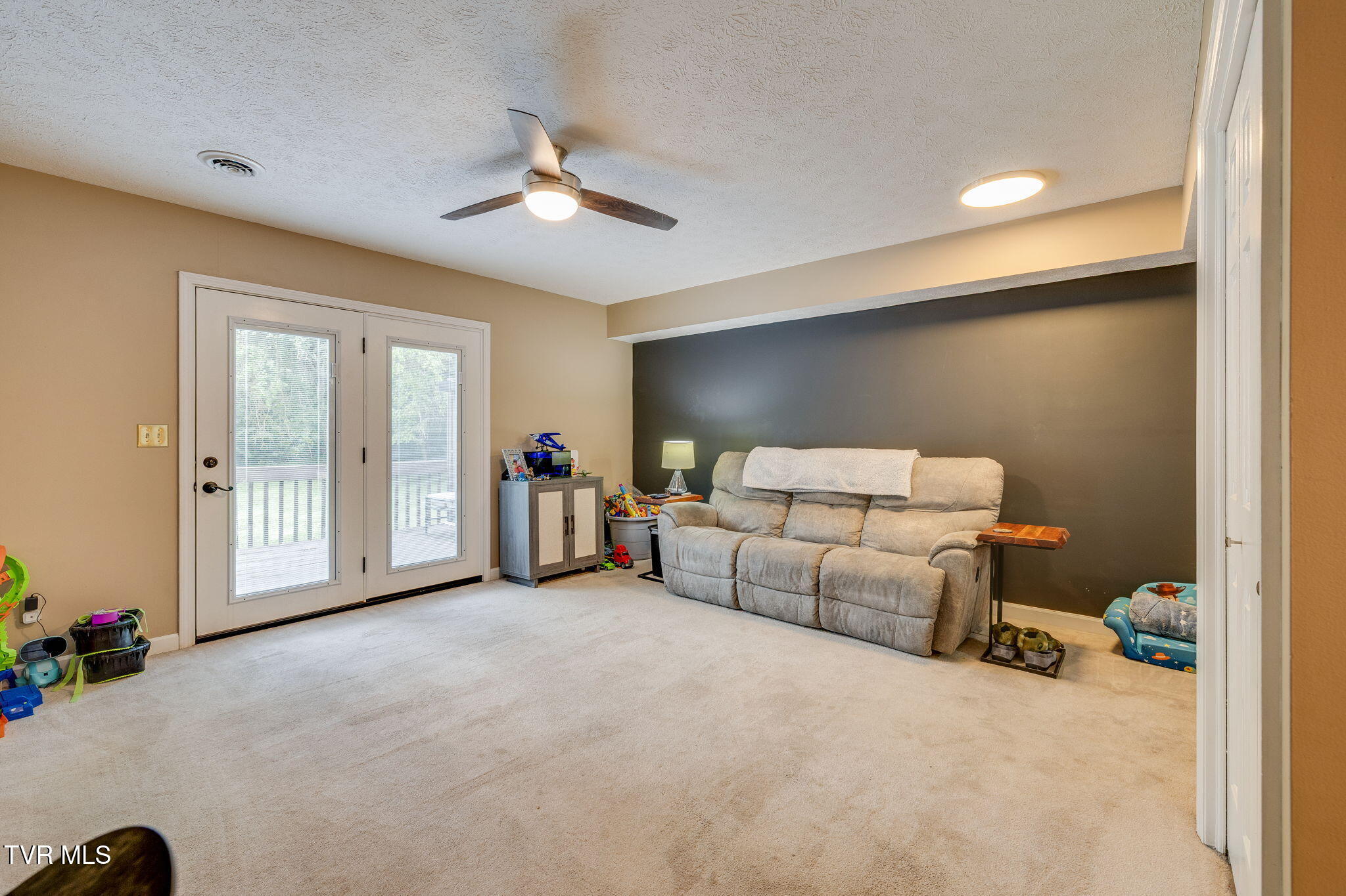 461 Eastley Court, 5