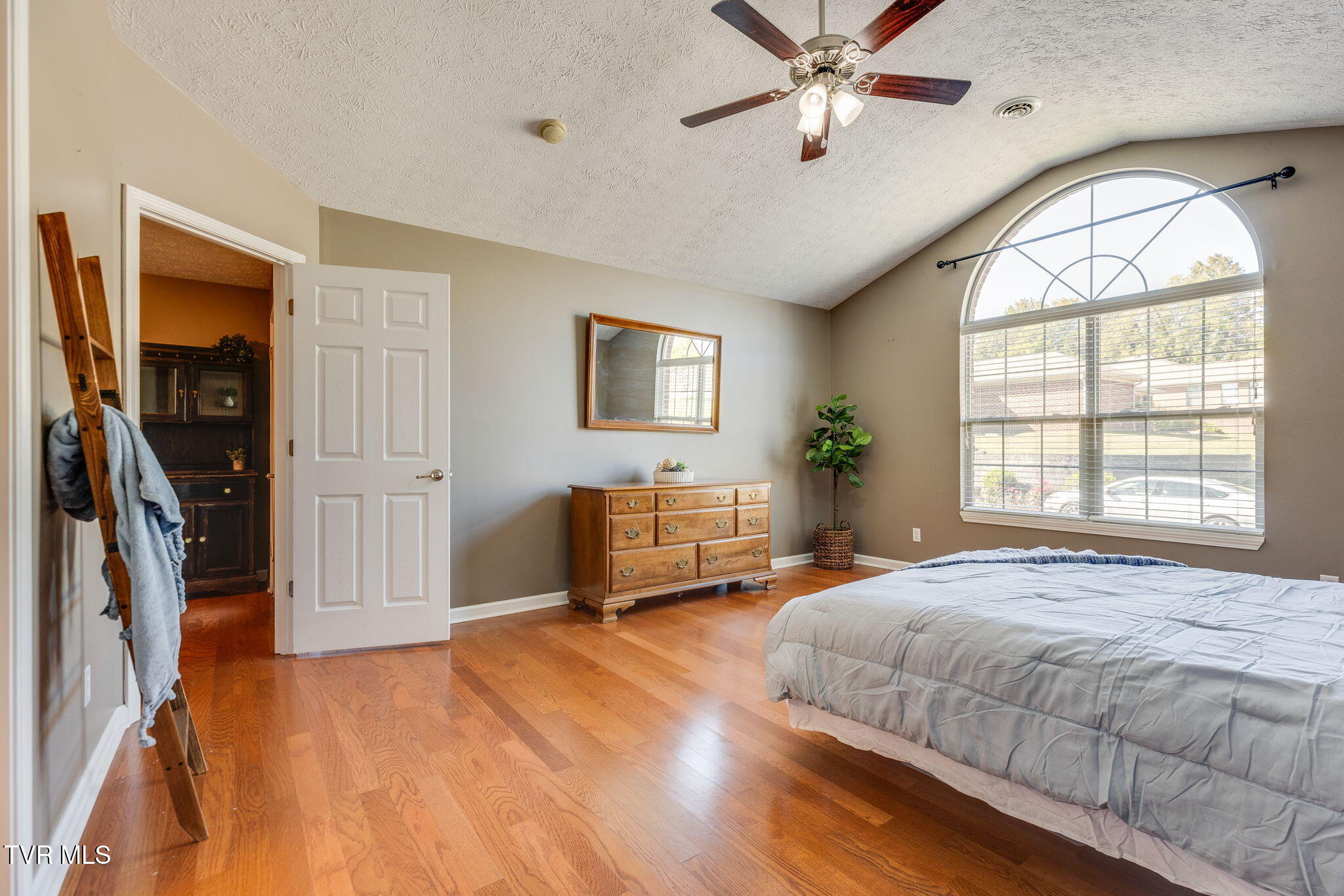 253 Crockett Drive Drive, 253
