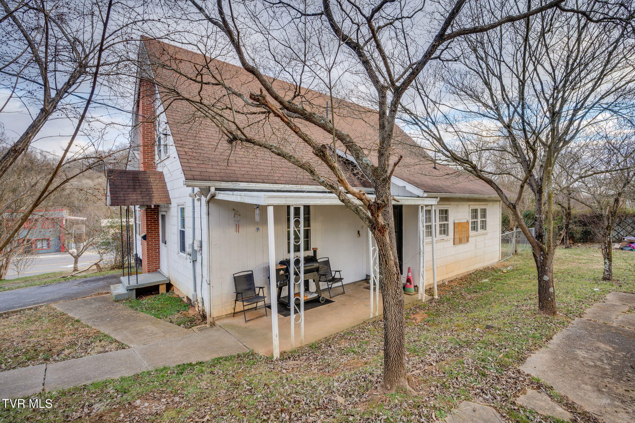 2704 Fort Henry Drive