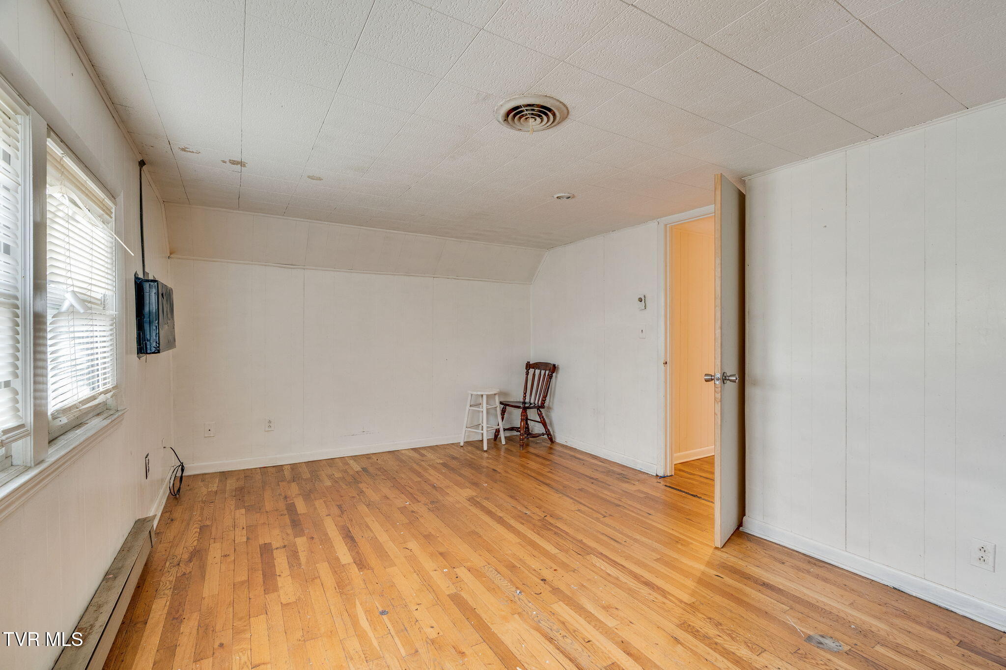 2704 Fort Henry Drive