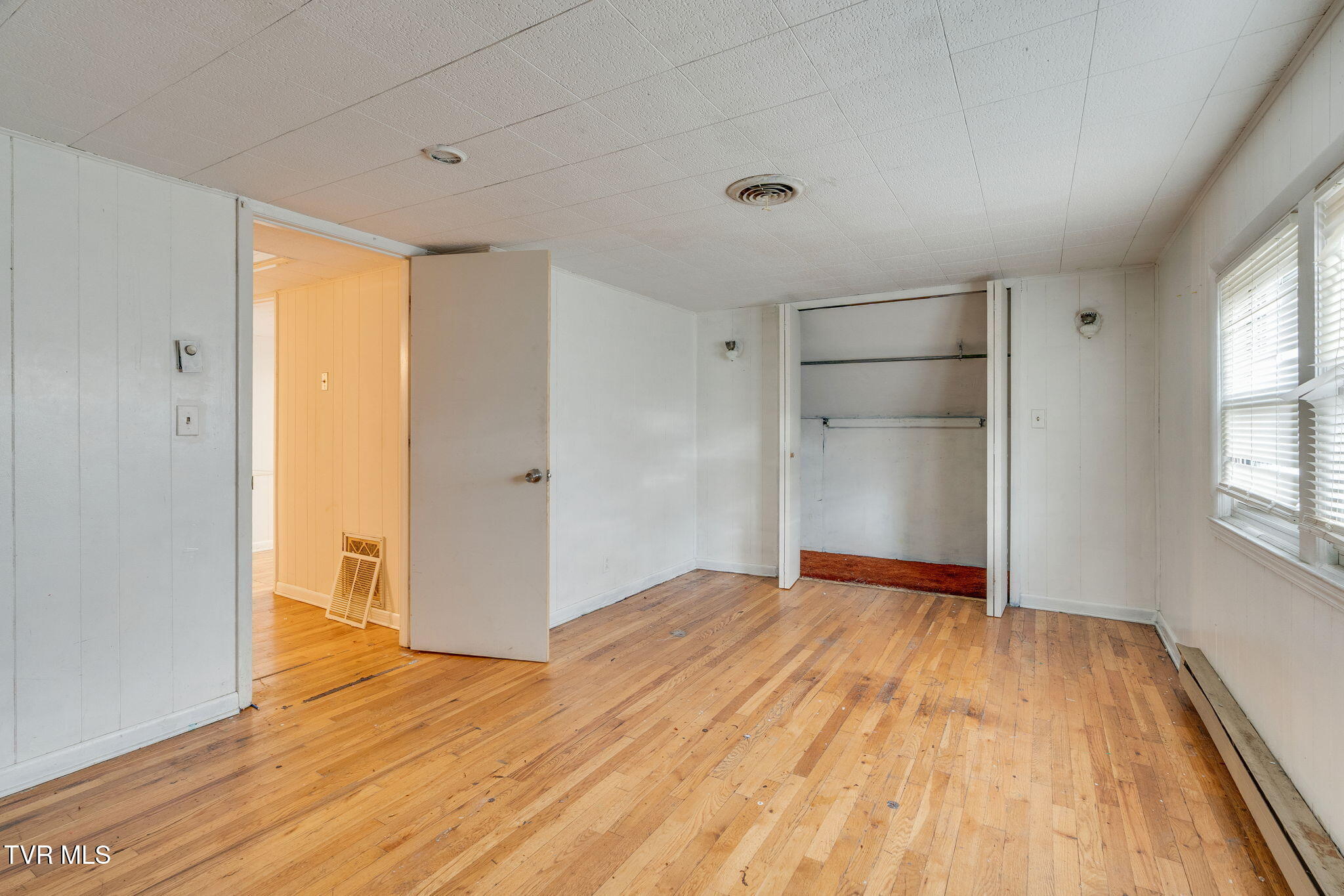 2704 Fort Henry Drive