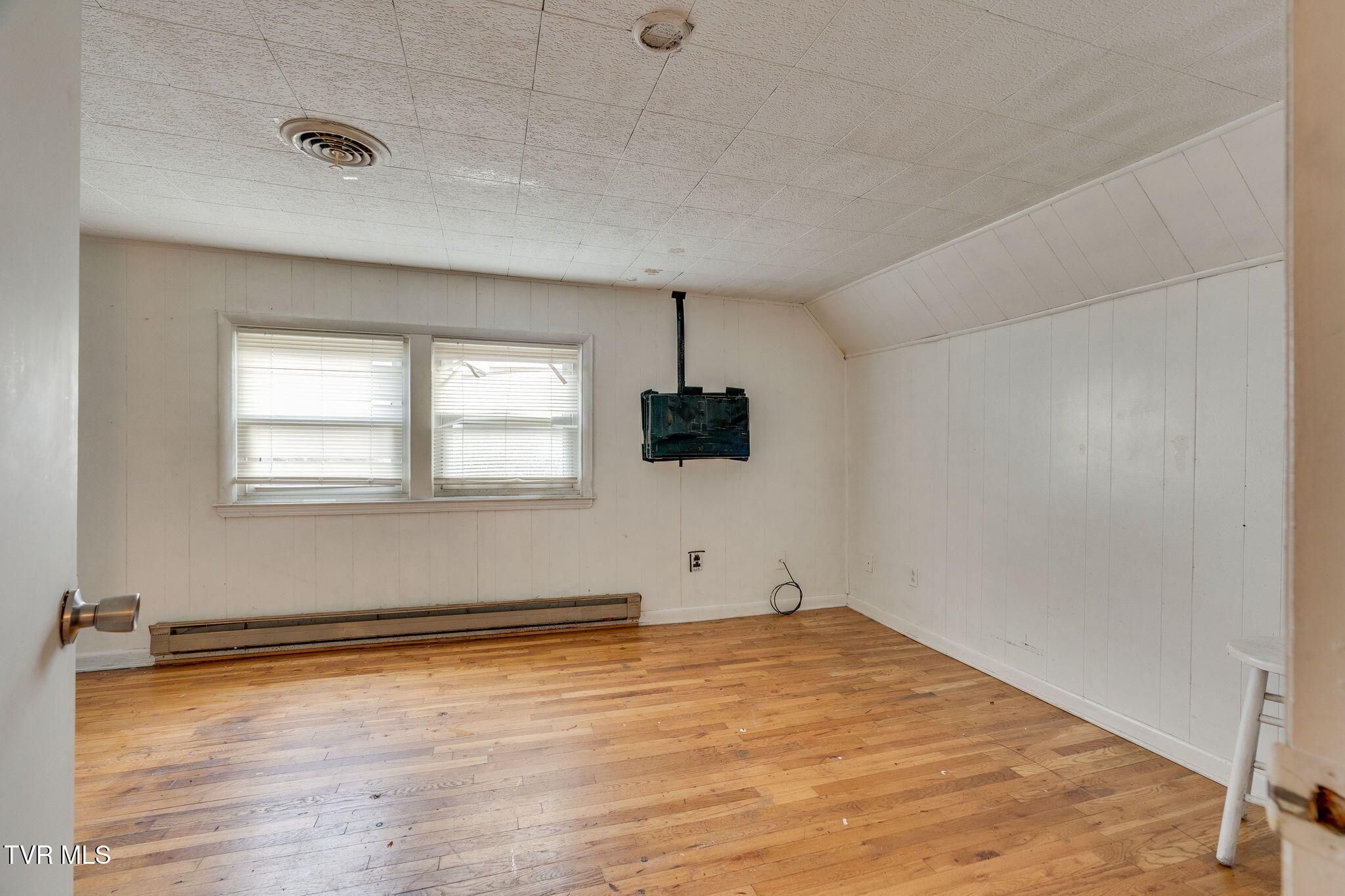 2704 Fort Henry Drive