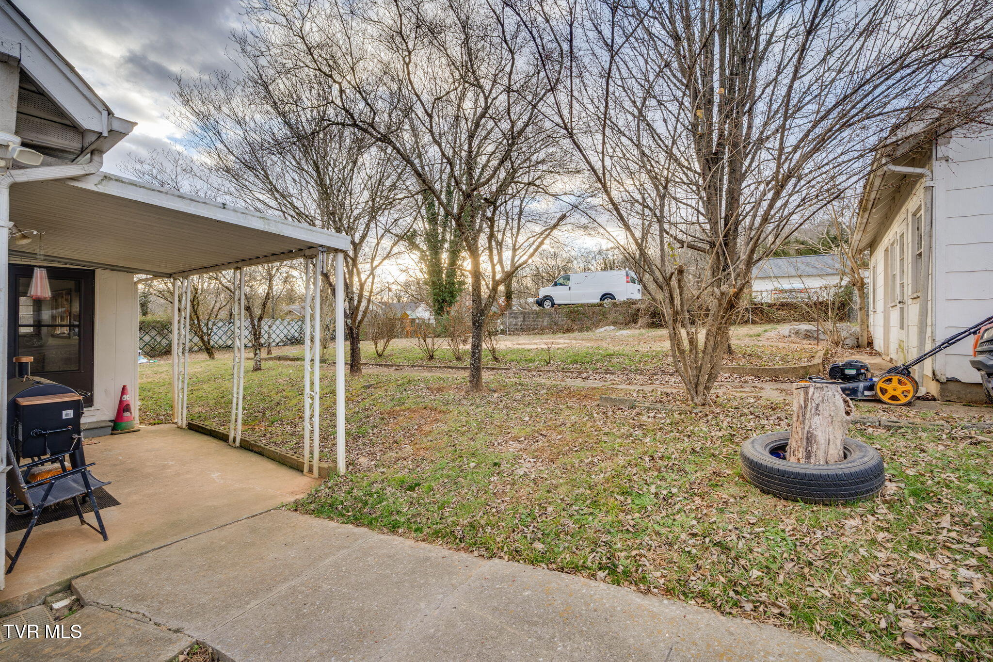 2704 Fort Henry Drive