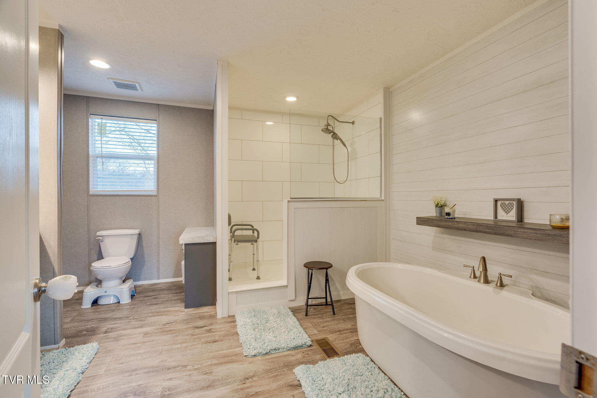 593 Summerville Road