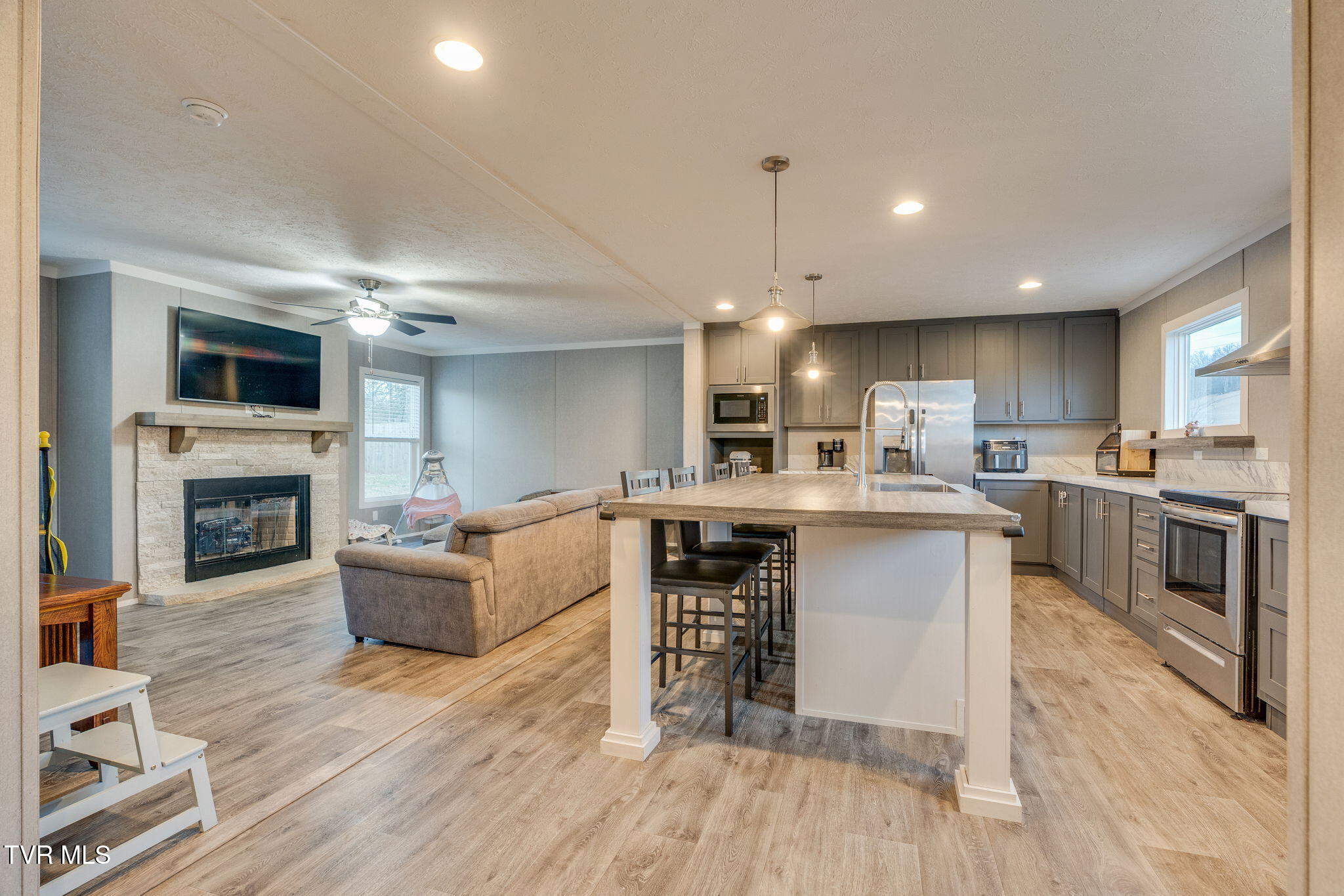 593 Summerville Road