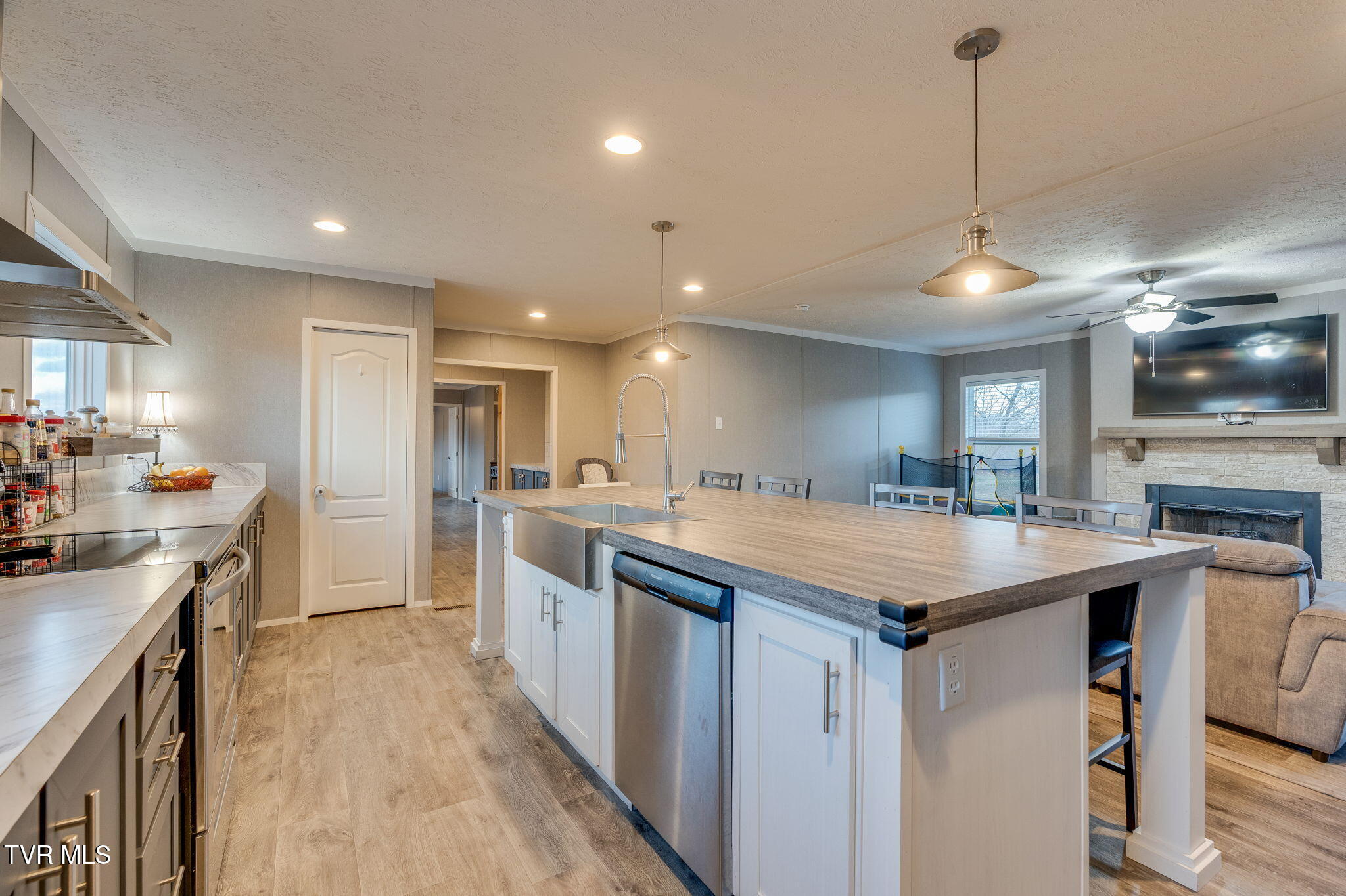 593 Summerville Road