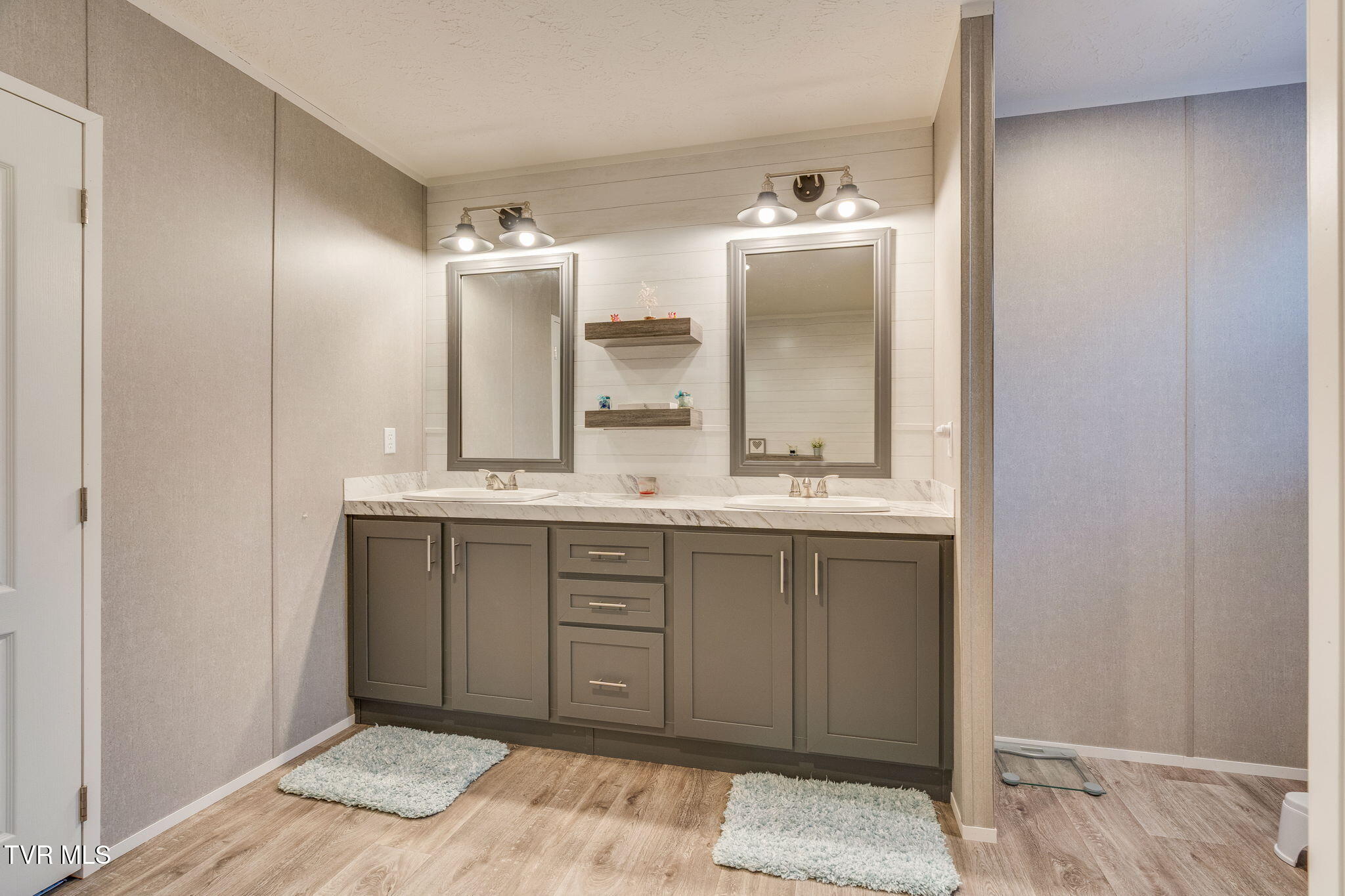 593 Summerville Road