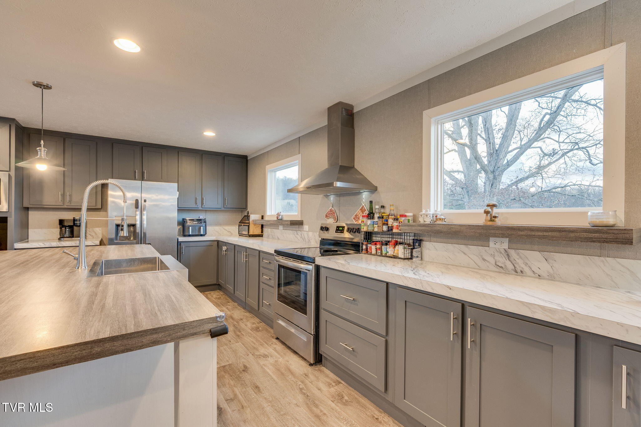 593 Summerville Road