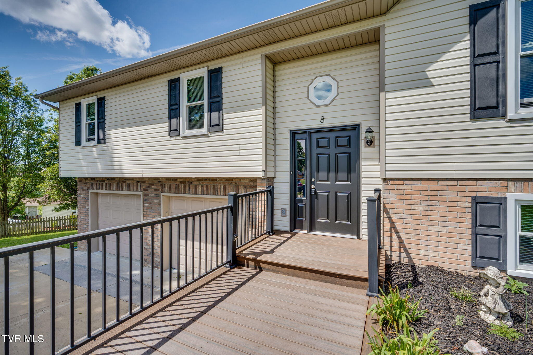 8 East Hunters Court
