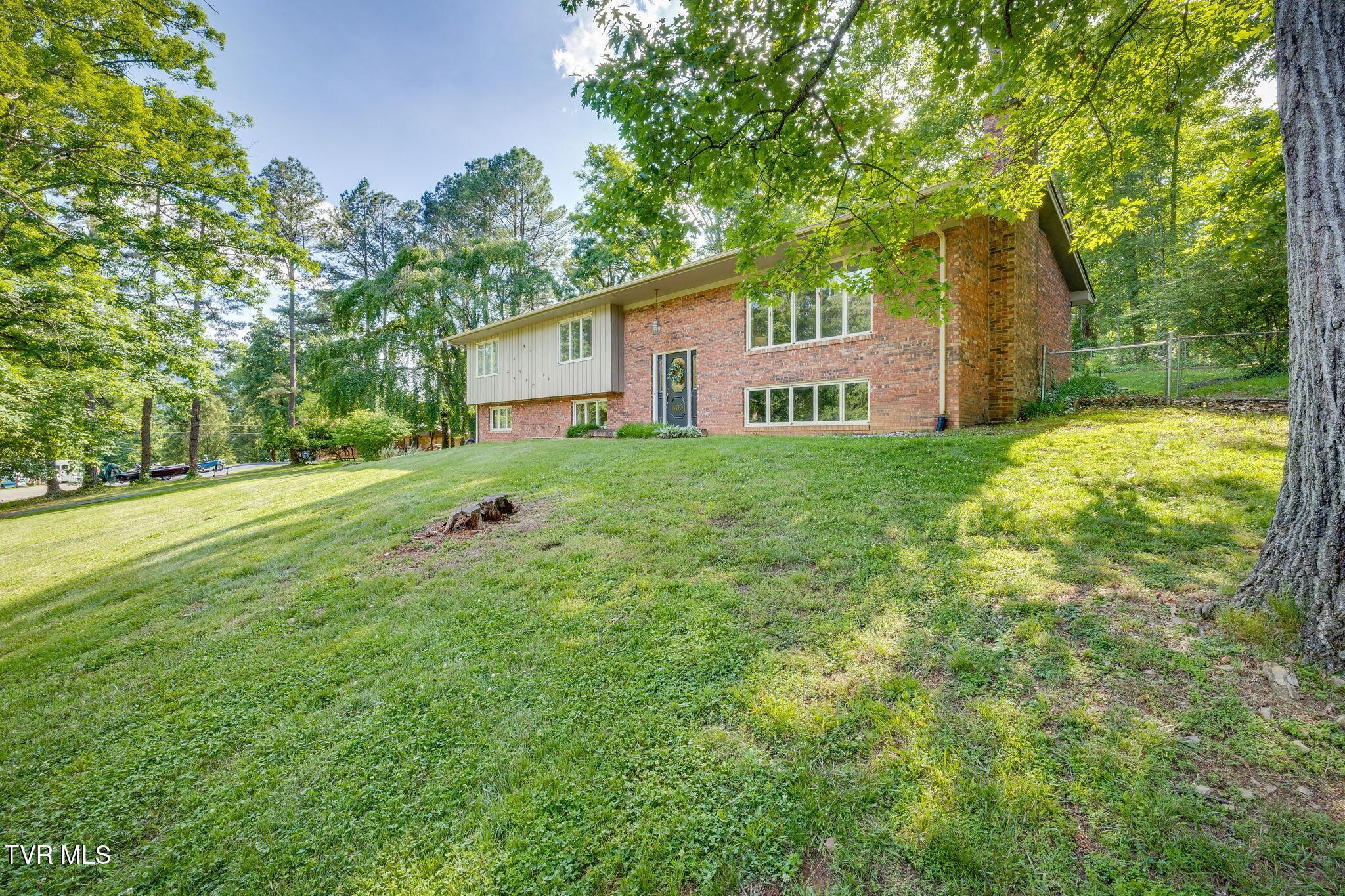 400 Old Castle Road