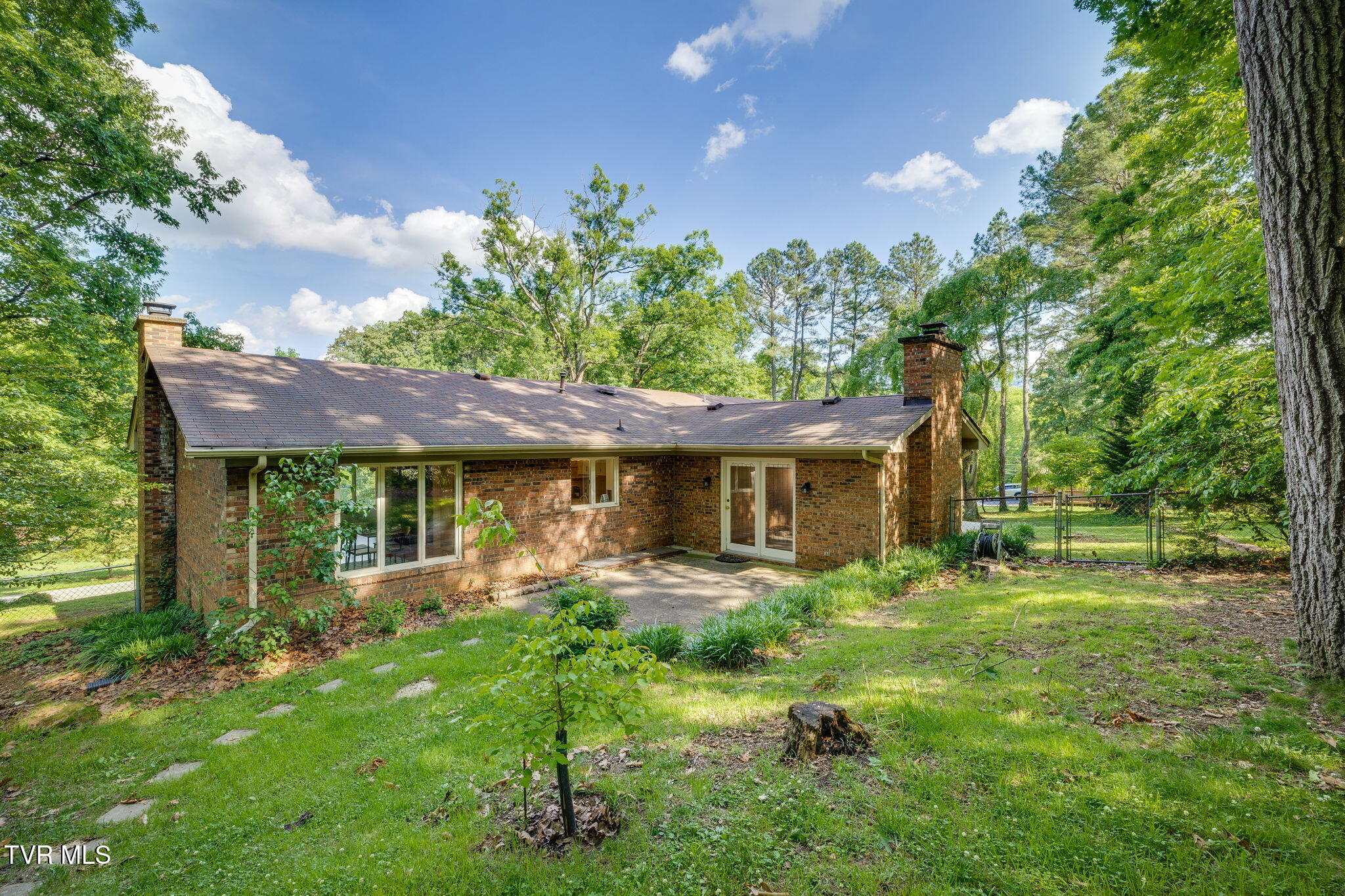400 Old Castle Road