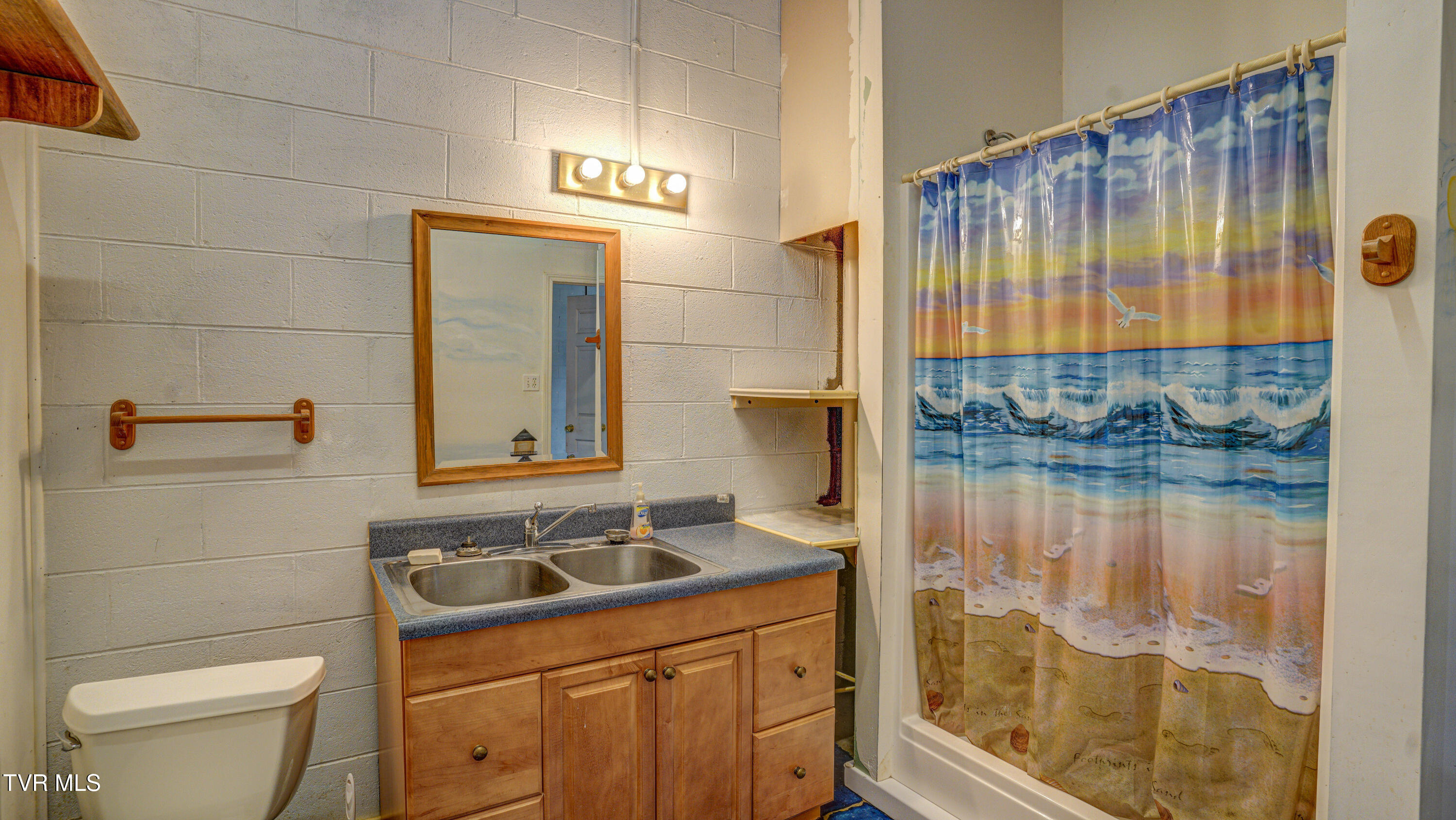 1212 Wahoo Valley Road