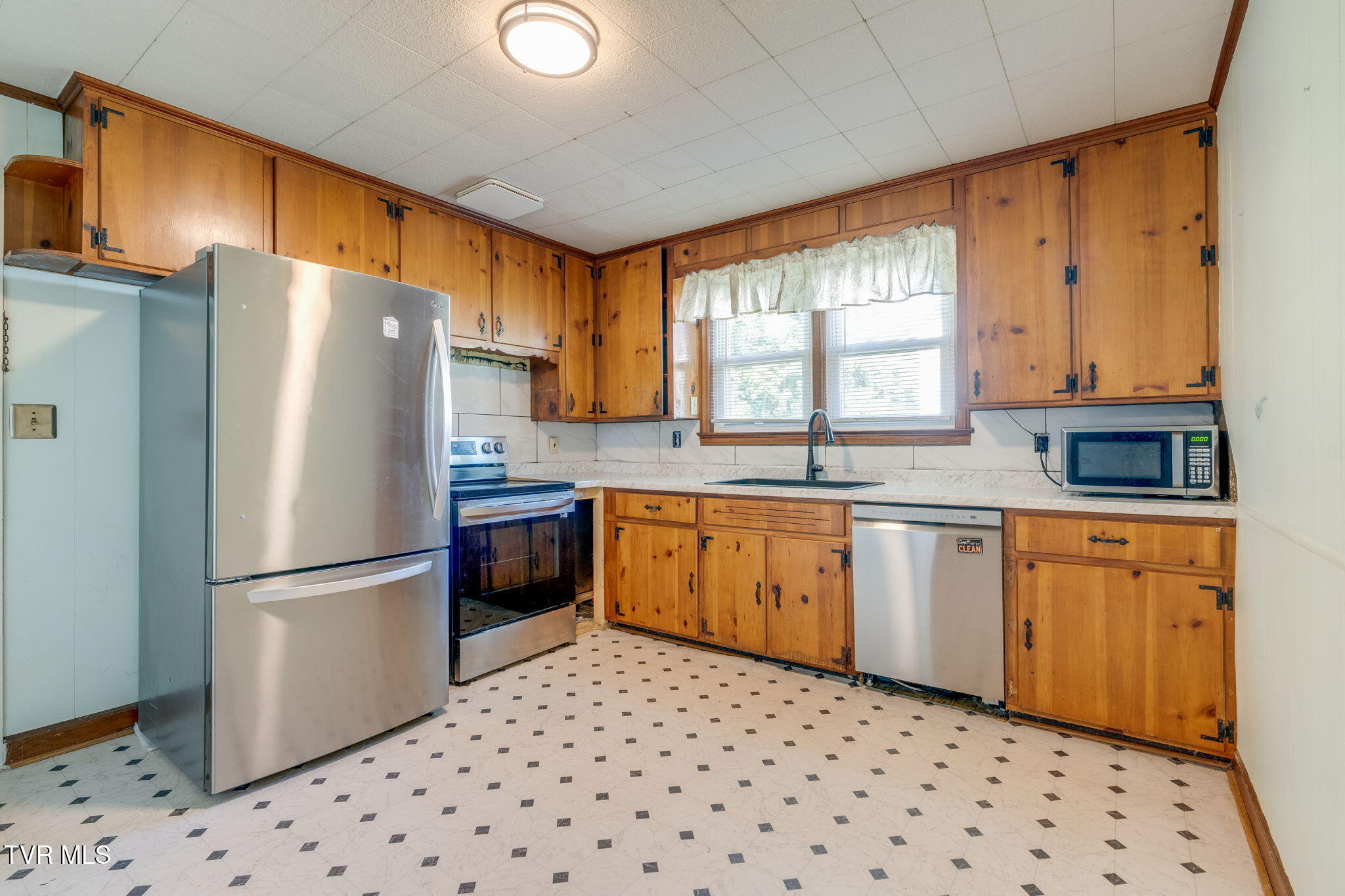 325 Ridgewood Drive