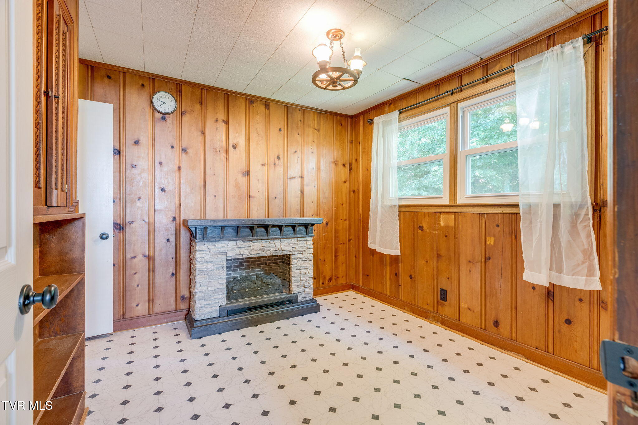 325 Ridgewood Drive