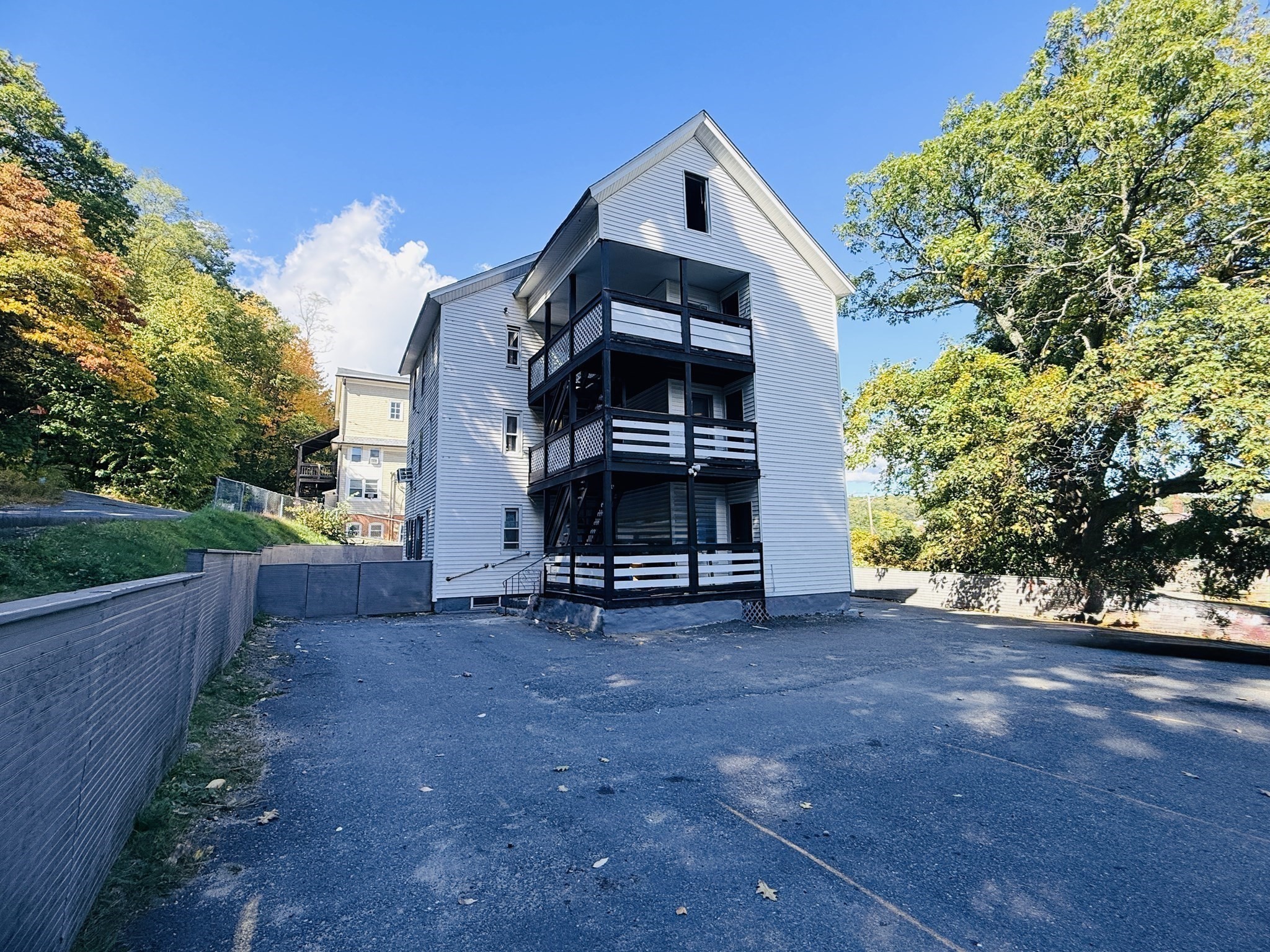 12 Foster St