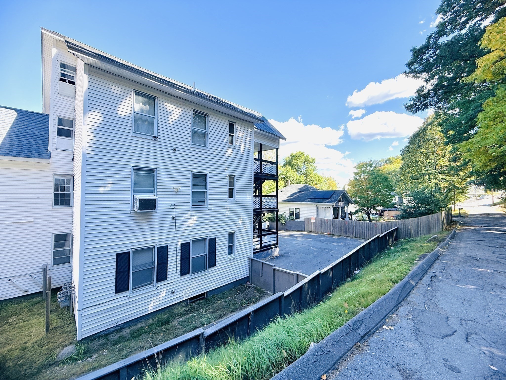 12 Foster St