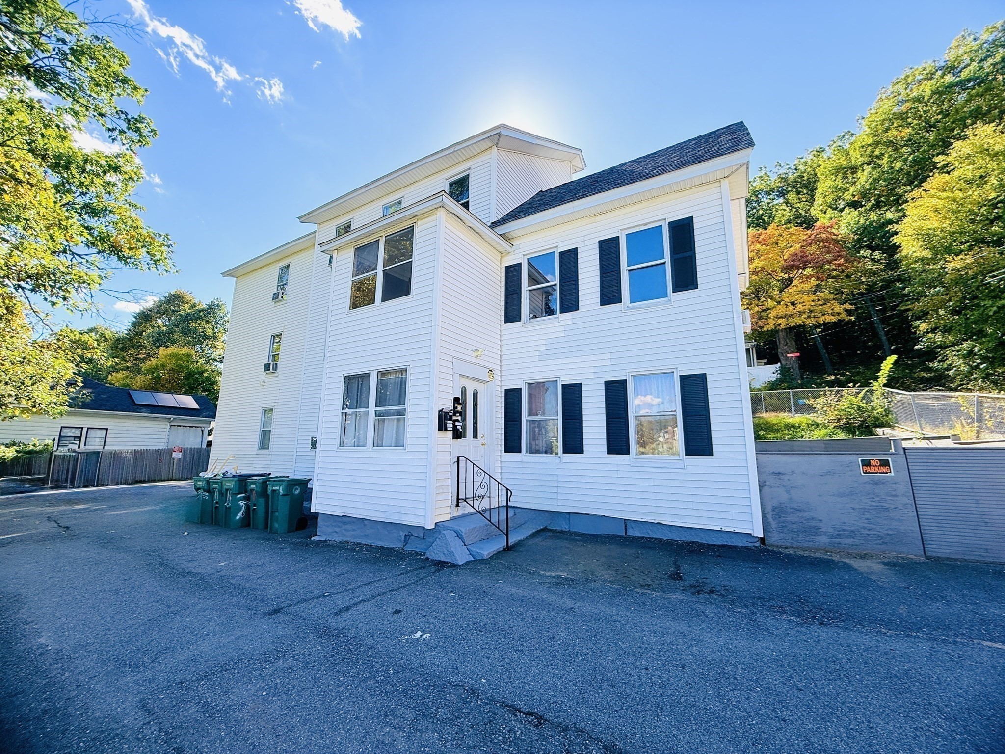 12 Foster St