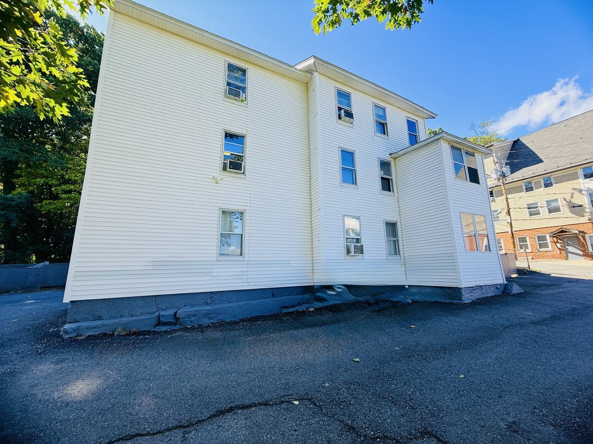 12 Foster St