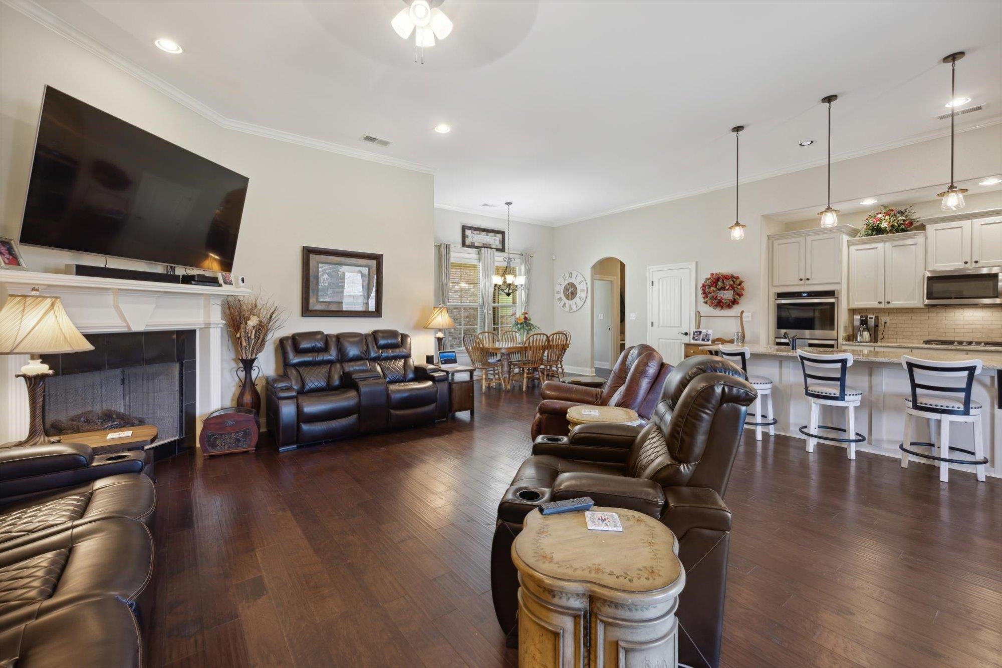 185 BURTON PLACE DR