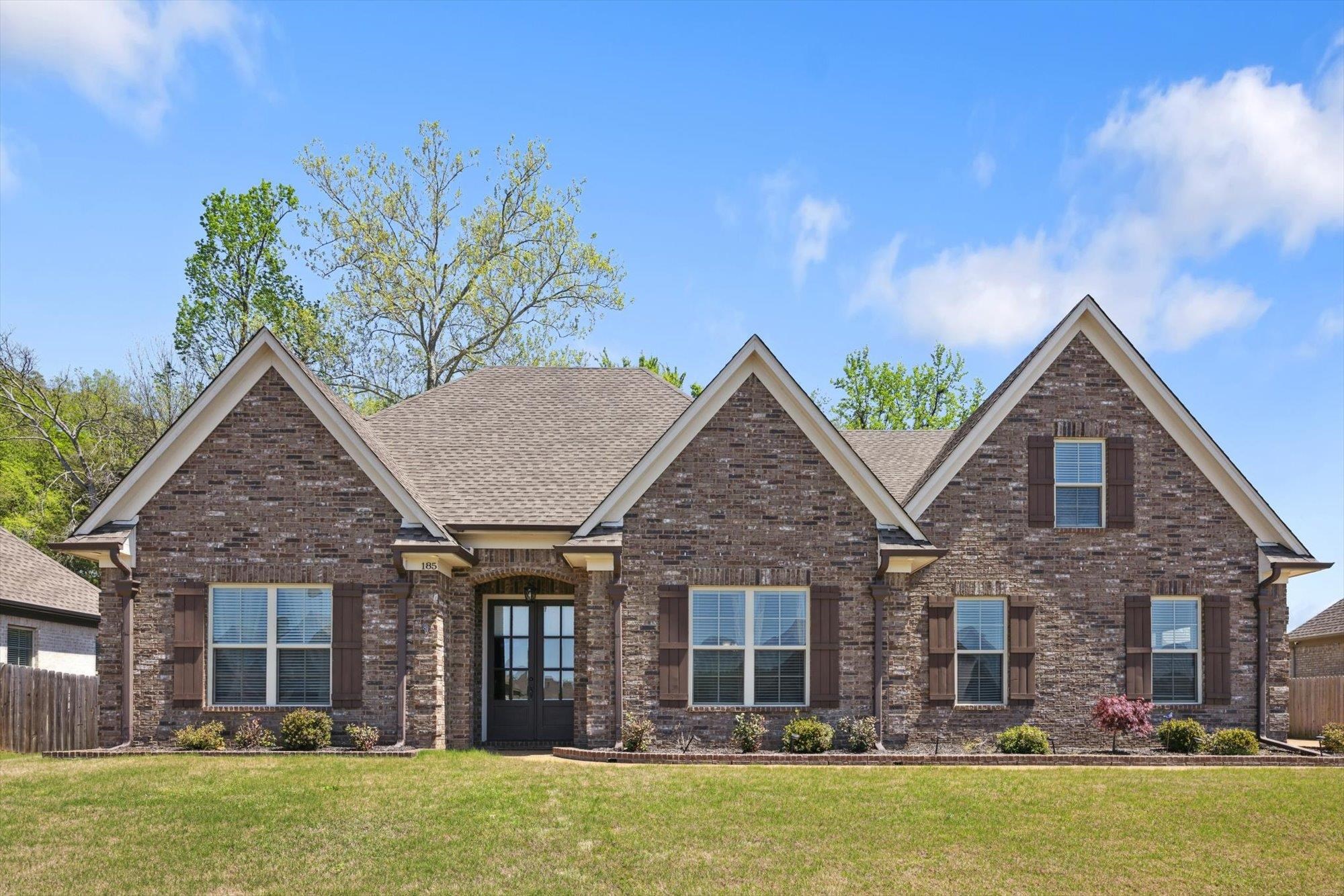 185 BURTON PLACE DR