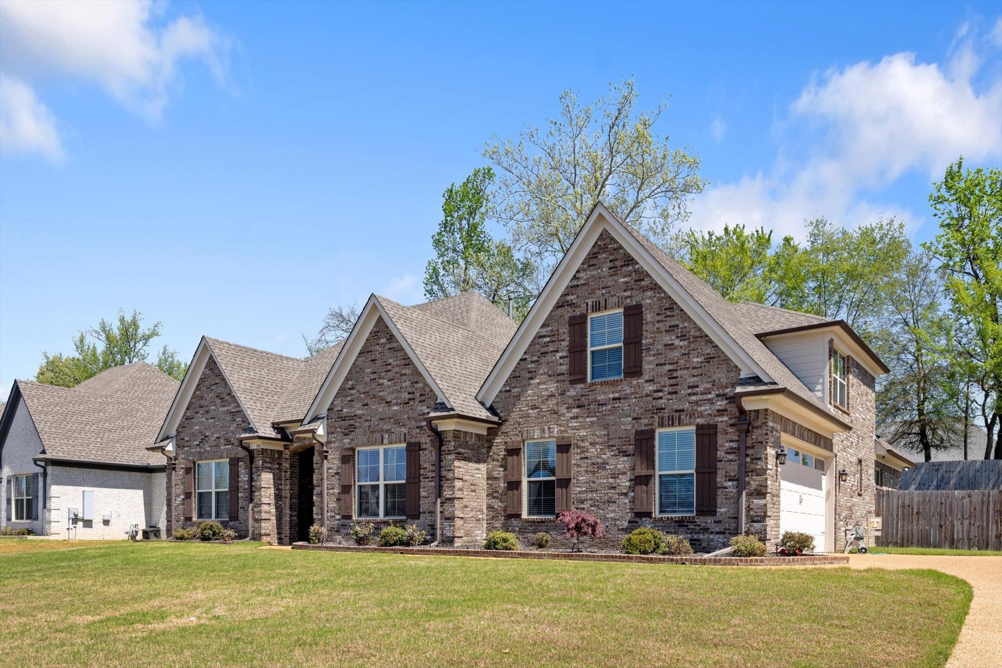 185 BURTON PLACE DR