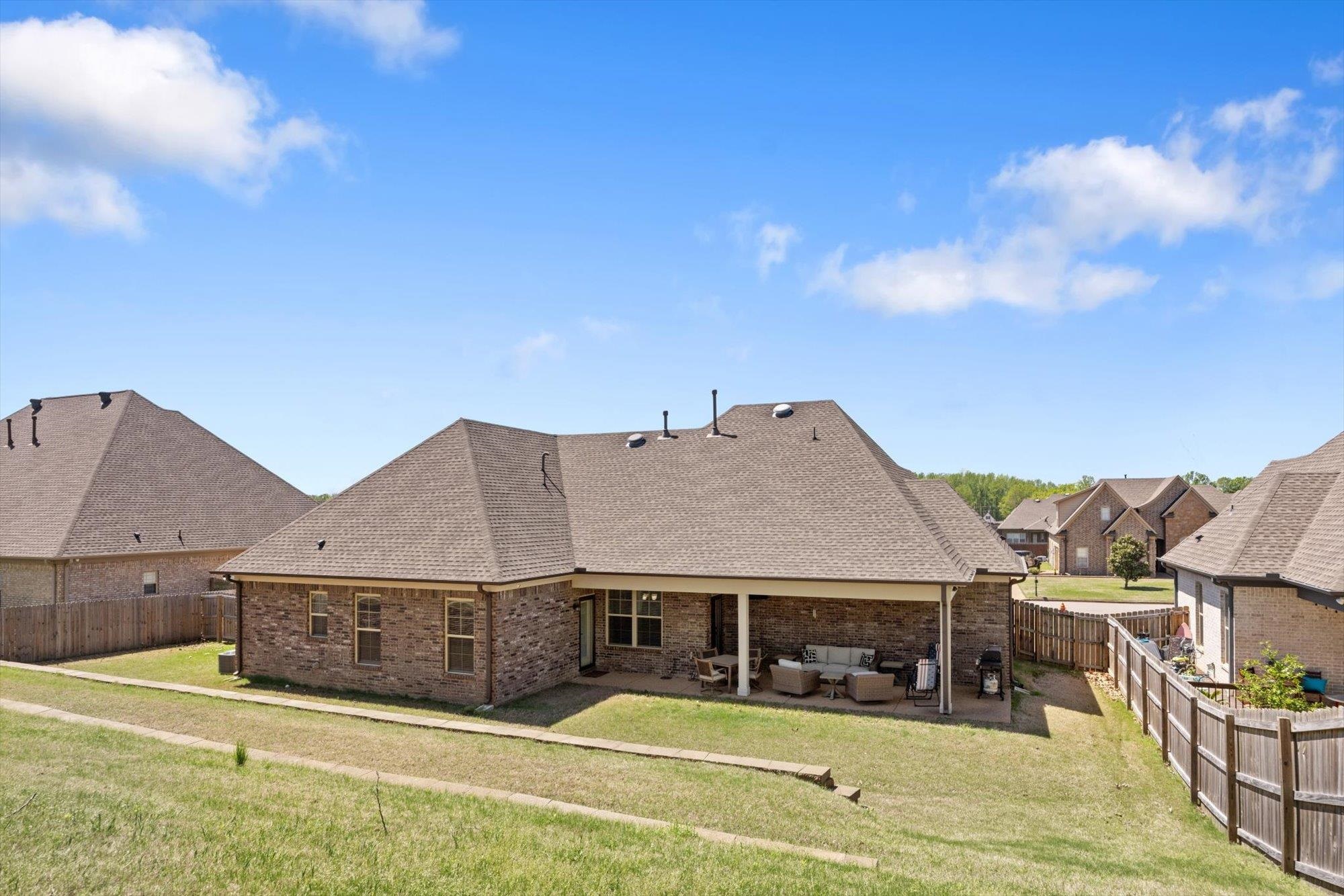 185 BURTON PLACE DR