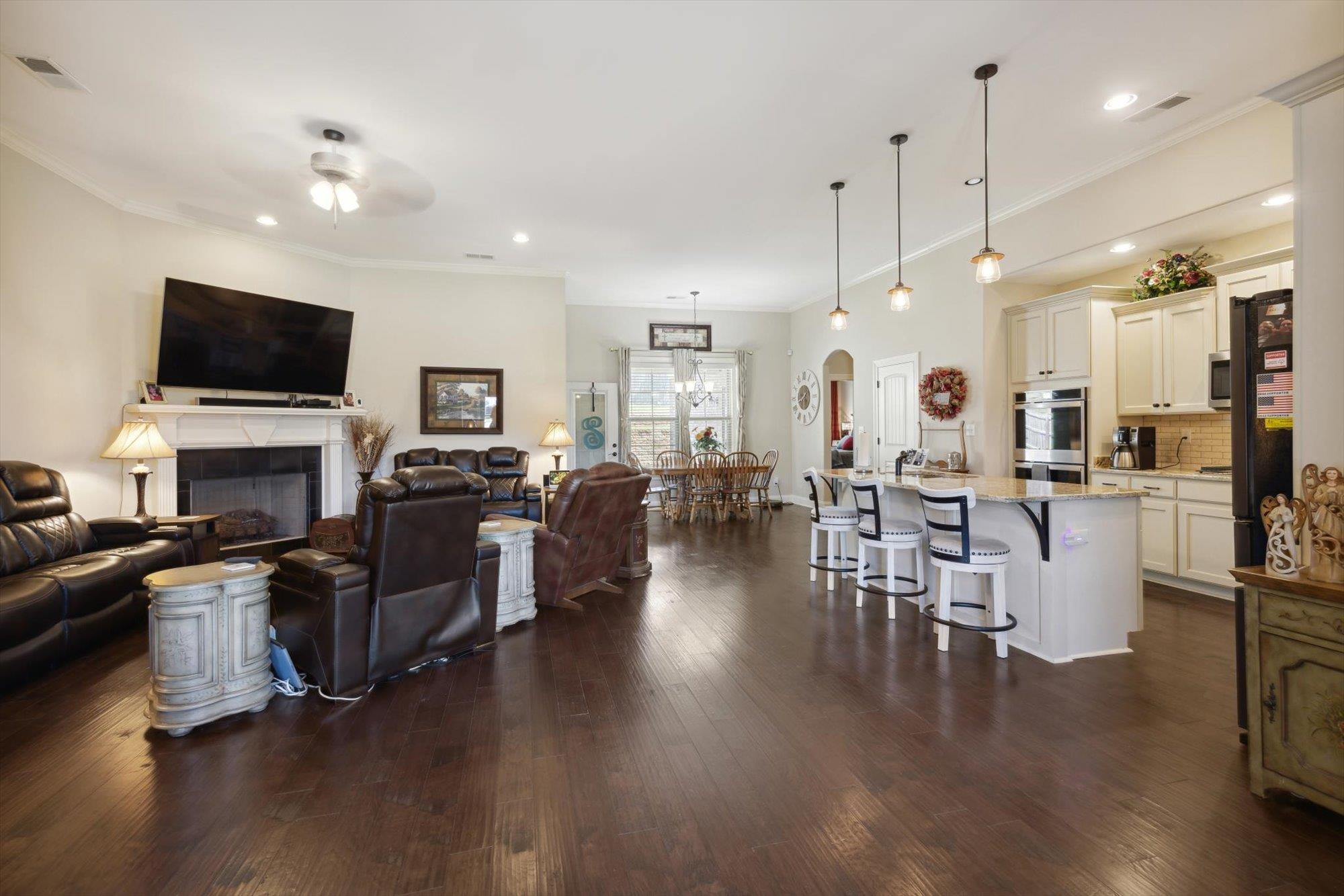 185 BURTON PLACE DR