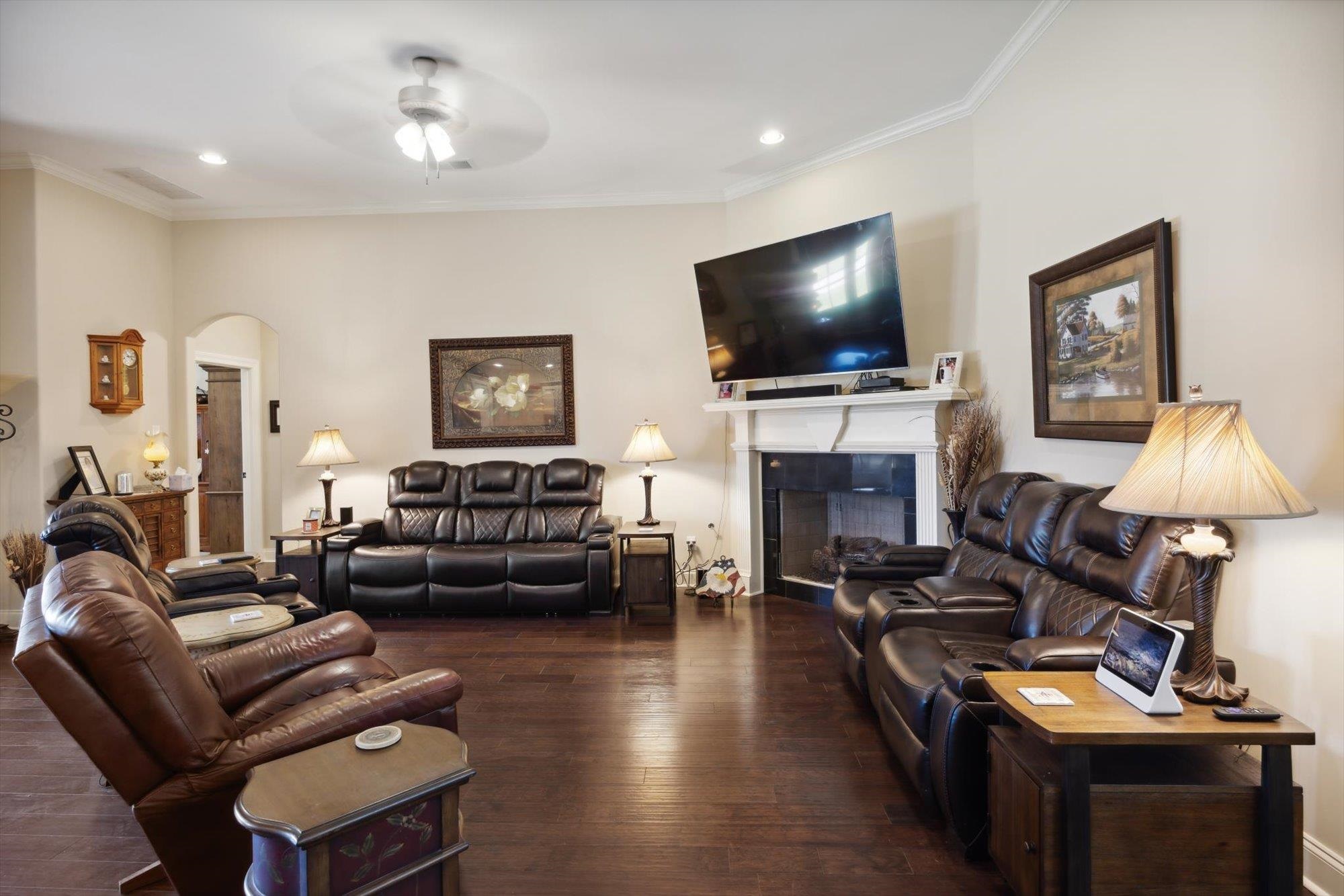 185 BURTON PLACE DR
