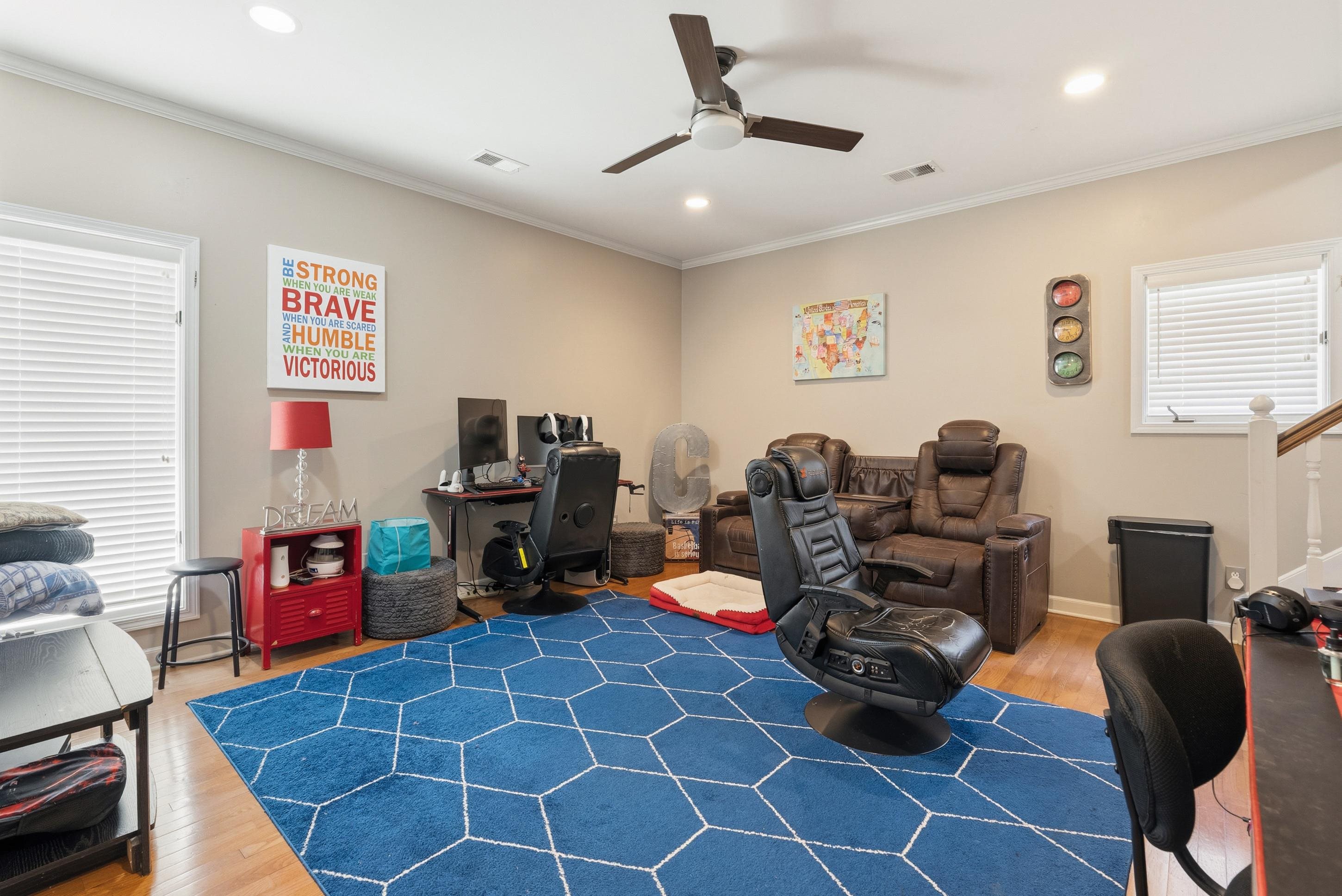 6048 WILLOUGHBY OAK LN