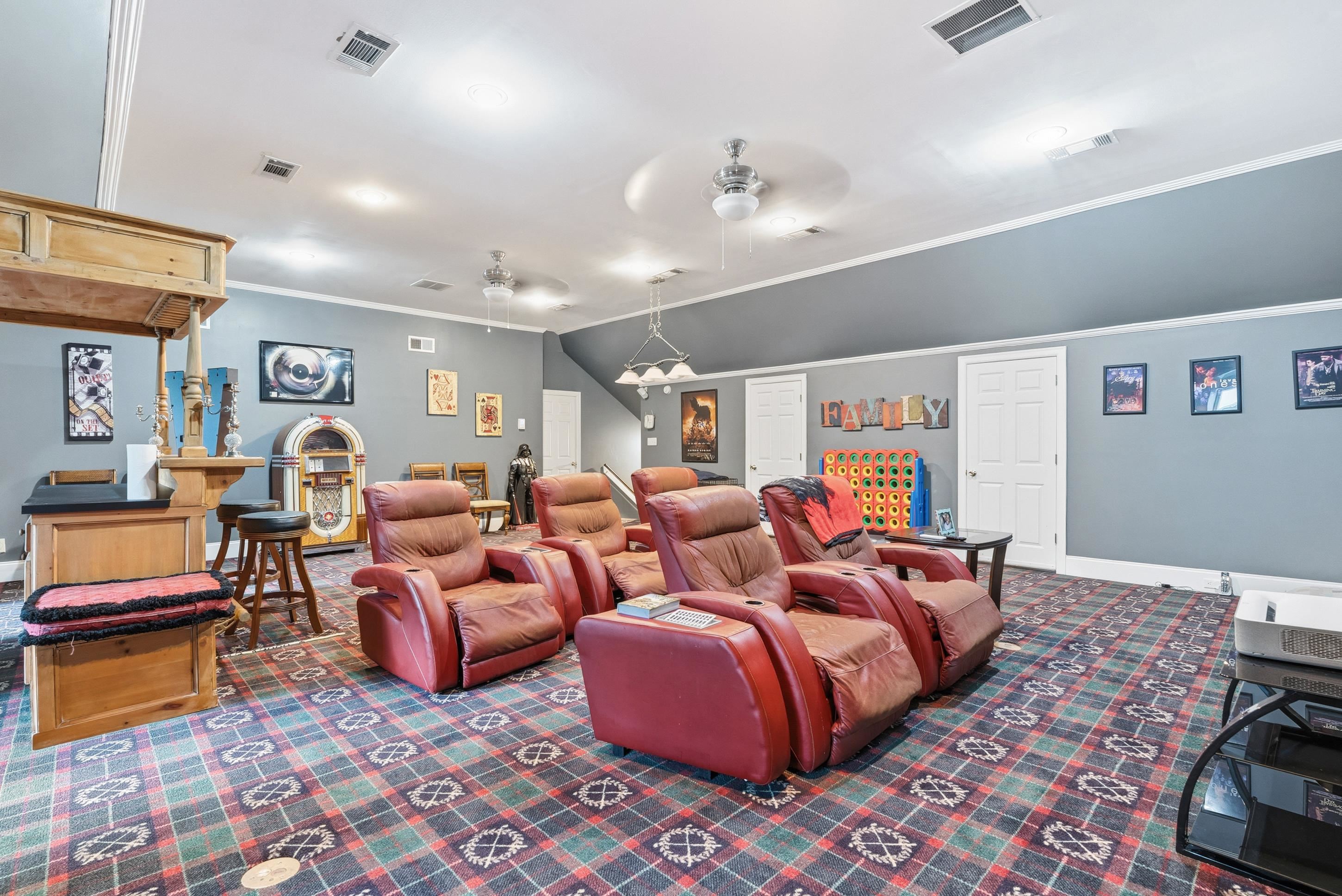 6048 WILLOUGHBY OAK LN